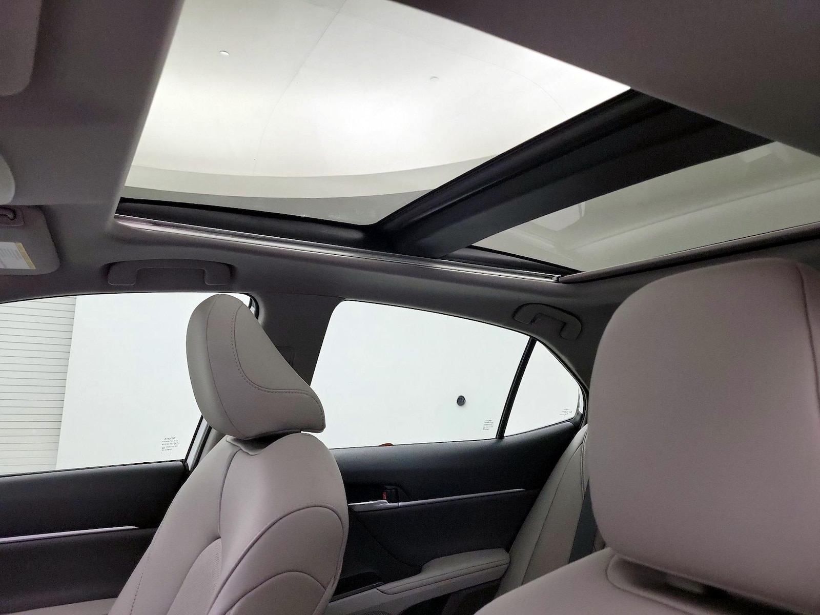 2019 Toyota Camry XSE - Photo 18