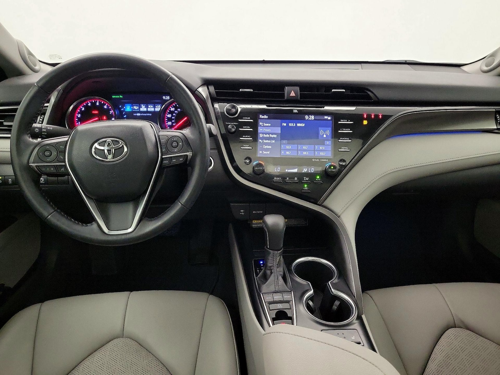 2019 Toyota Camry XSE - Photo 8