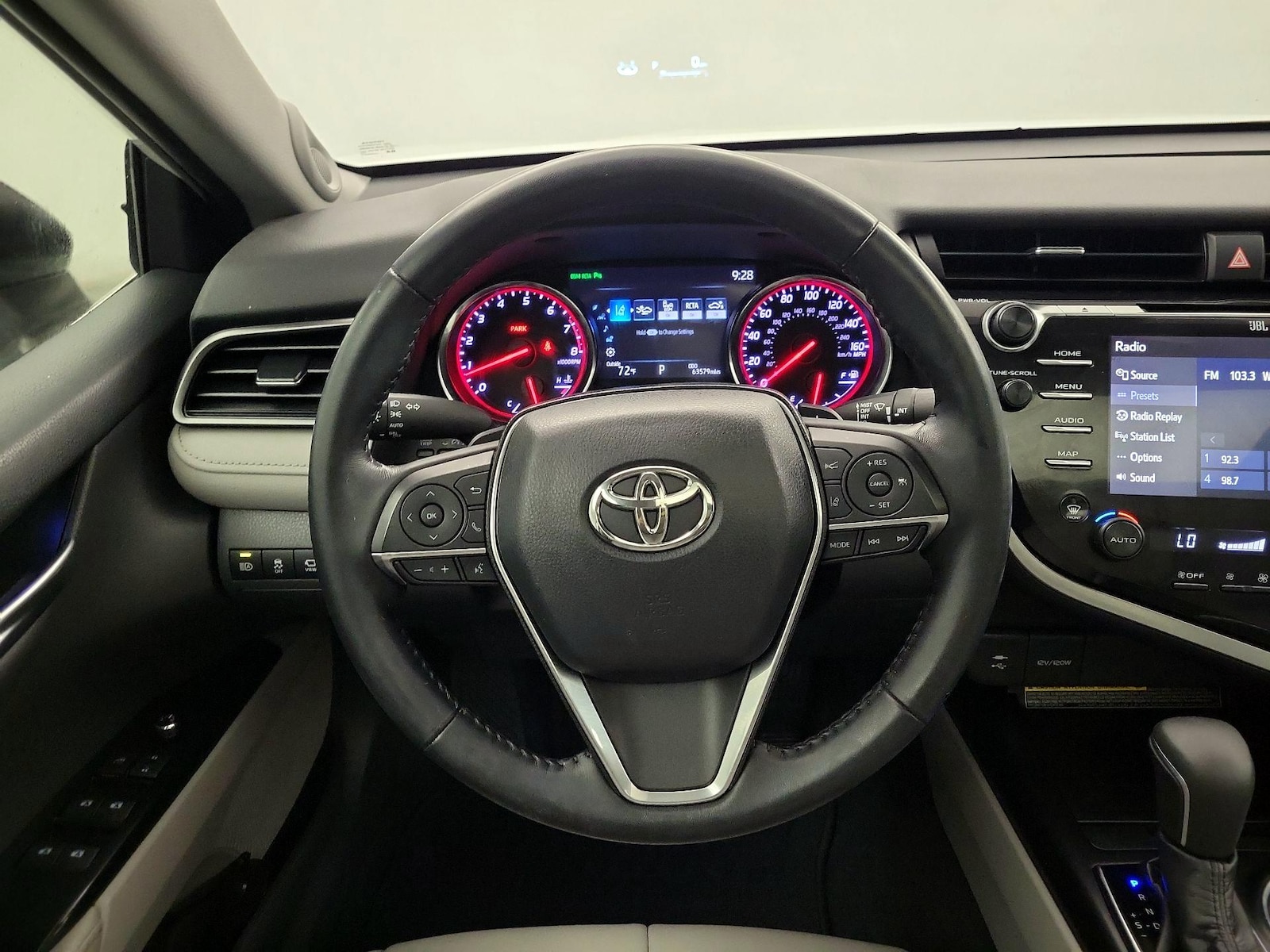 2019 Toyota Camry XSE - Photo 9