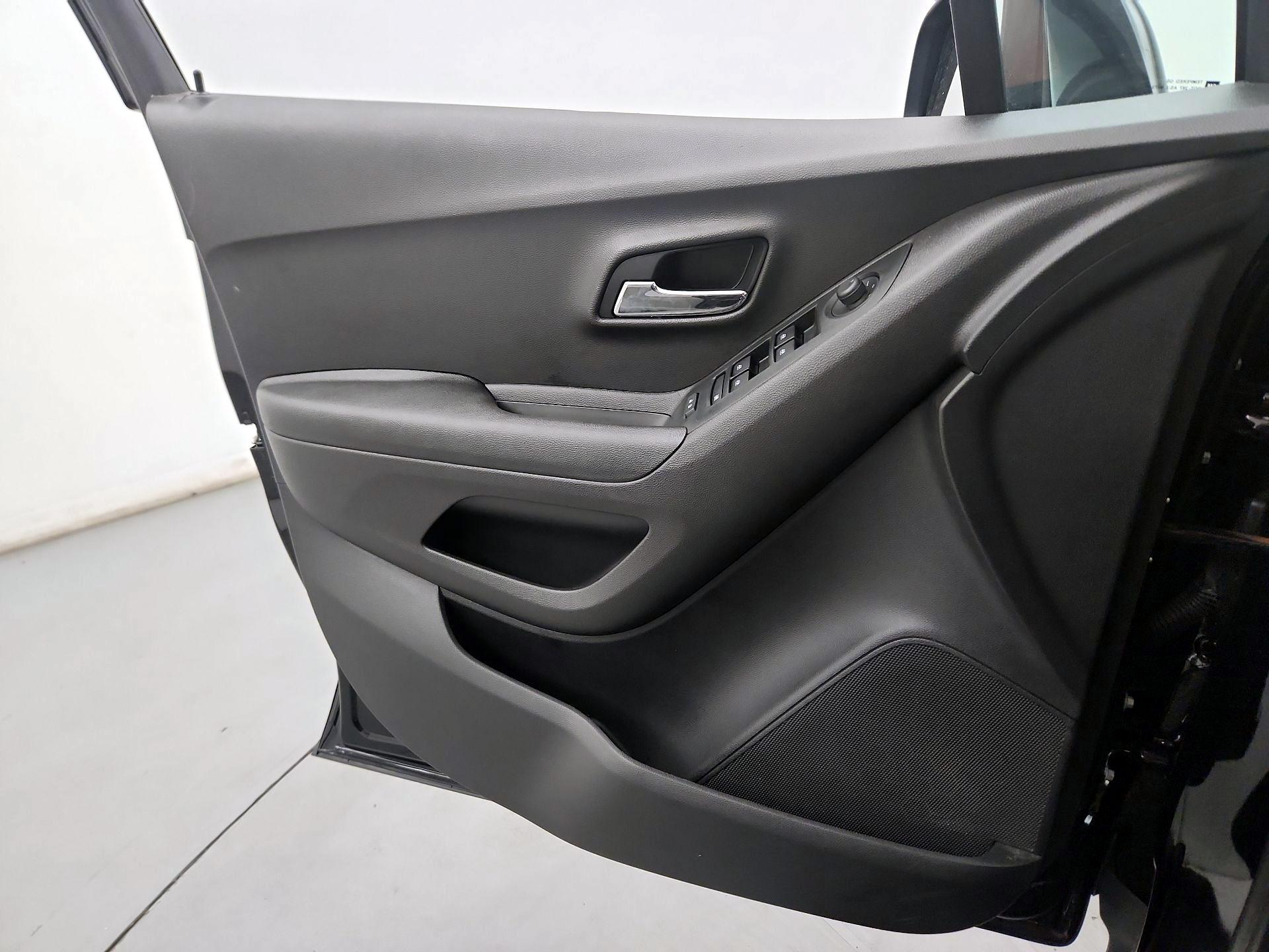 Thumbnail: 2020 Chevrolet Trax - 10