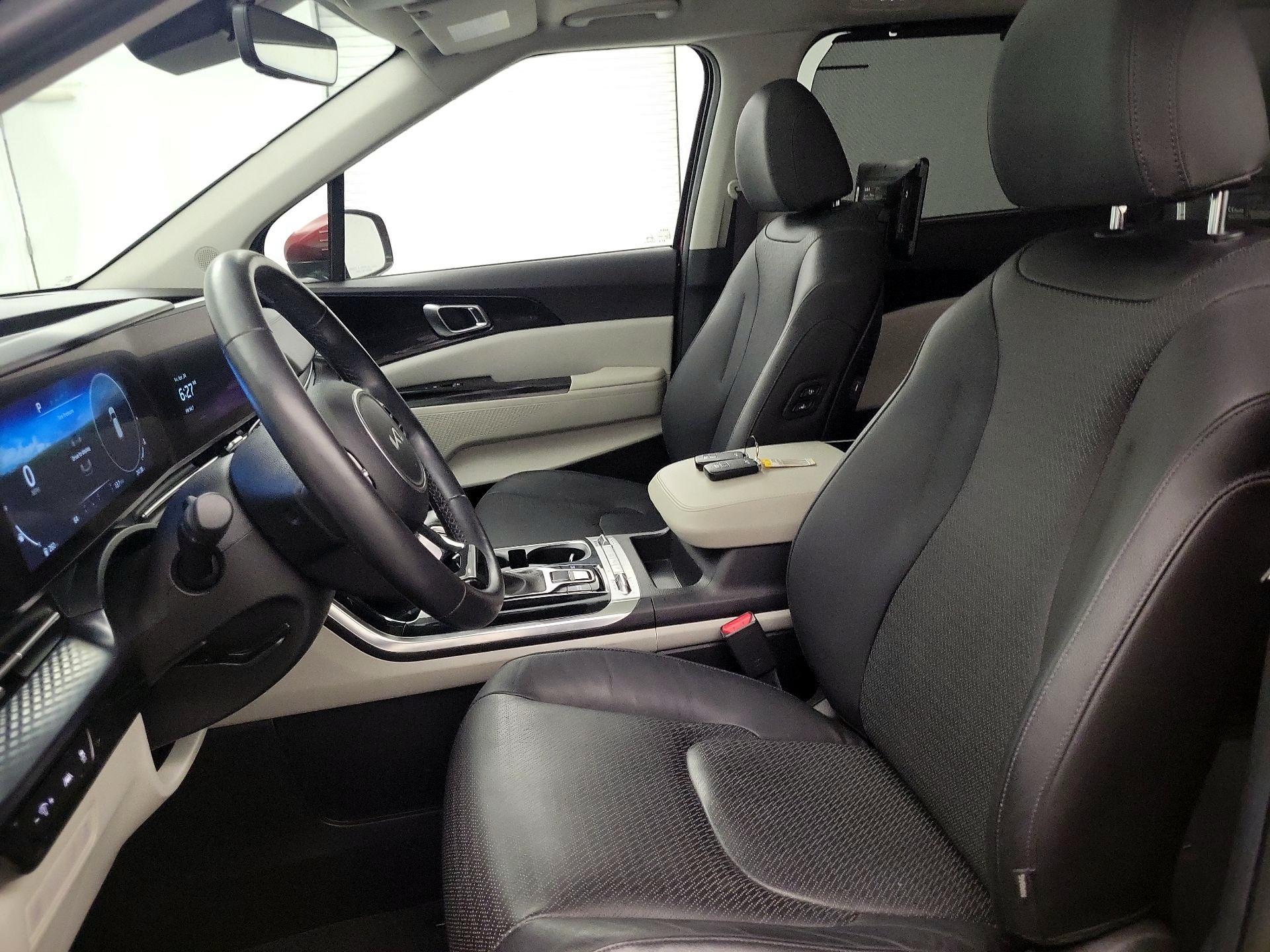 Thumbnail: 2023 Kia Carnival - 11