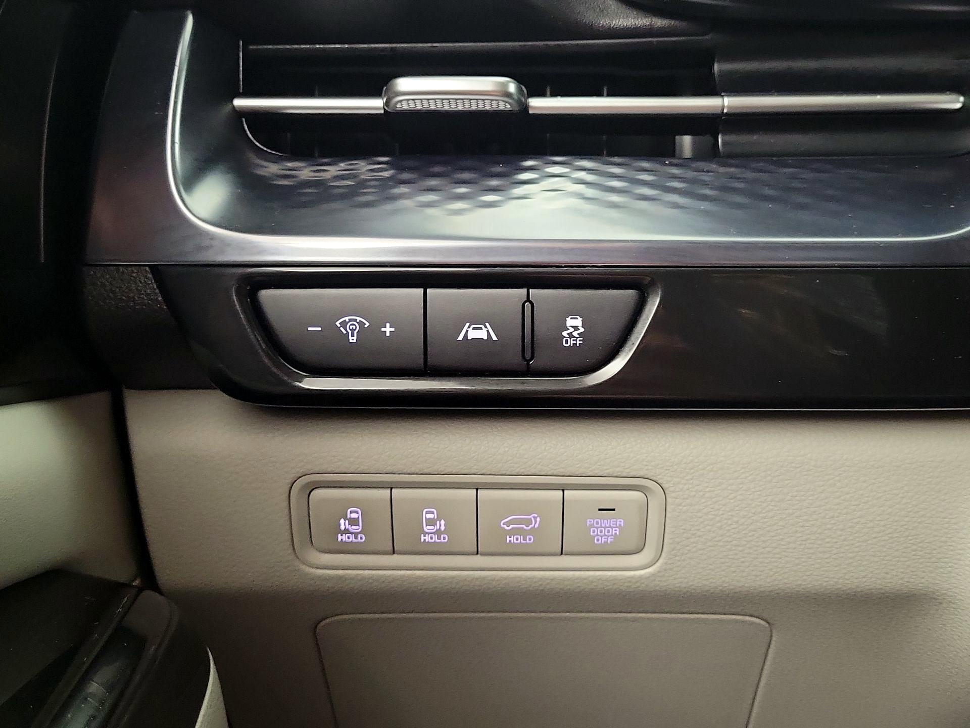 Thumbnail: 2023 Kia Carnival - 13