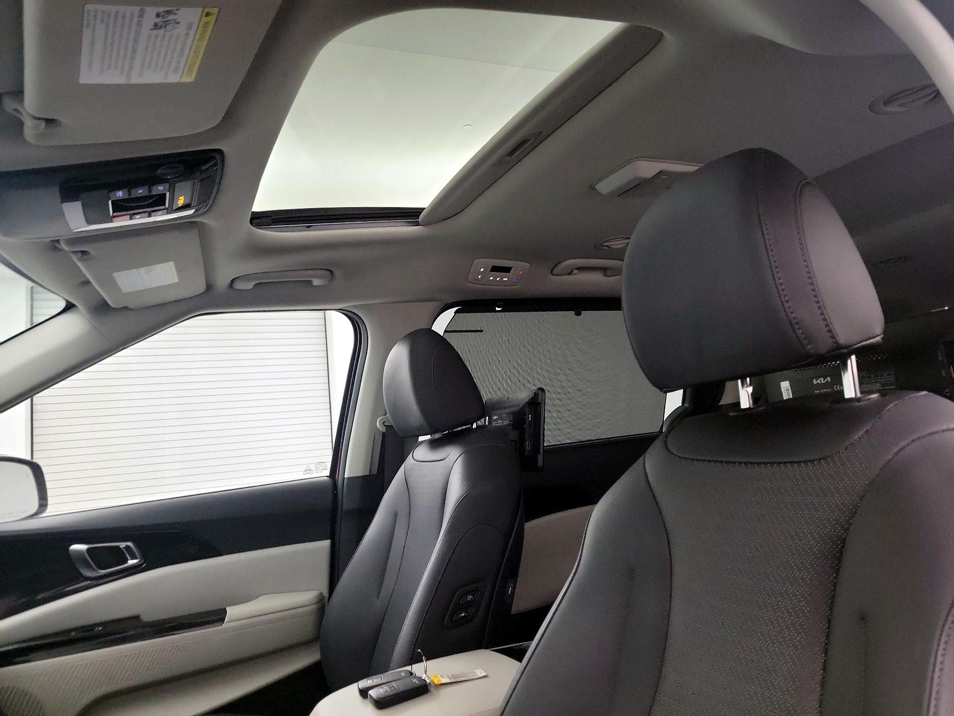 Thumbnail: 2023 Kia Carnival - 19