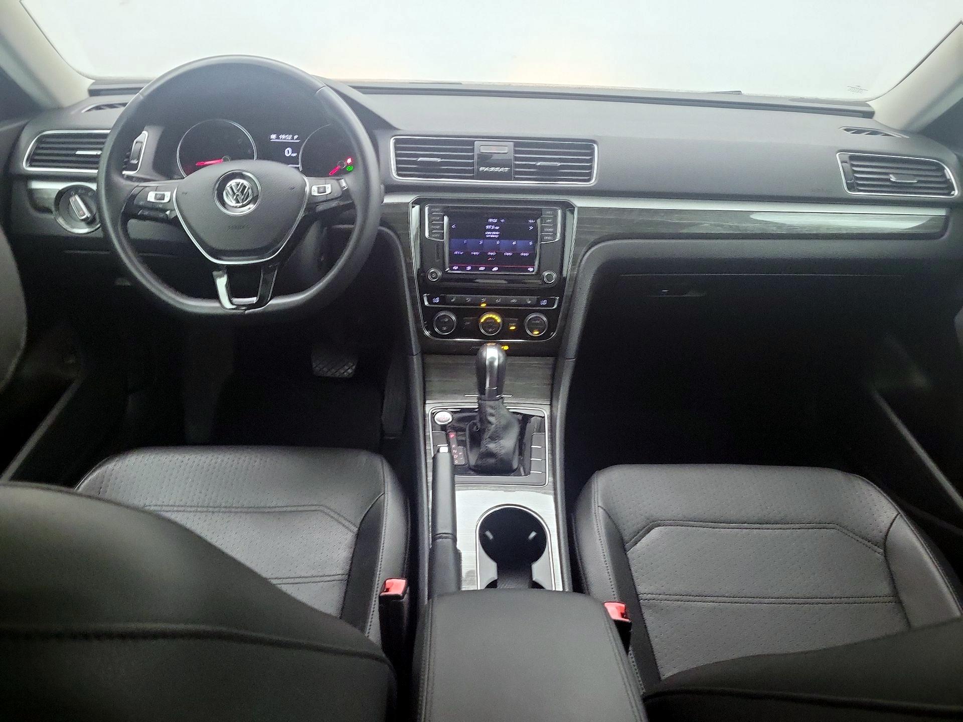 Thumbnail: 2018 Volkswagen Passat - 9