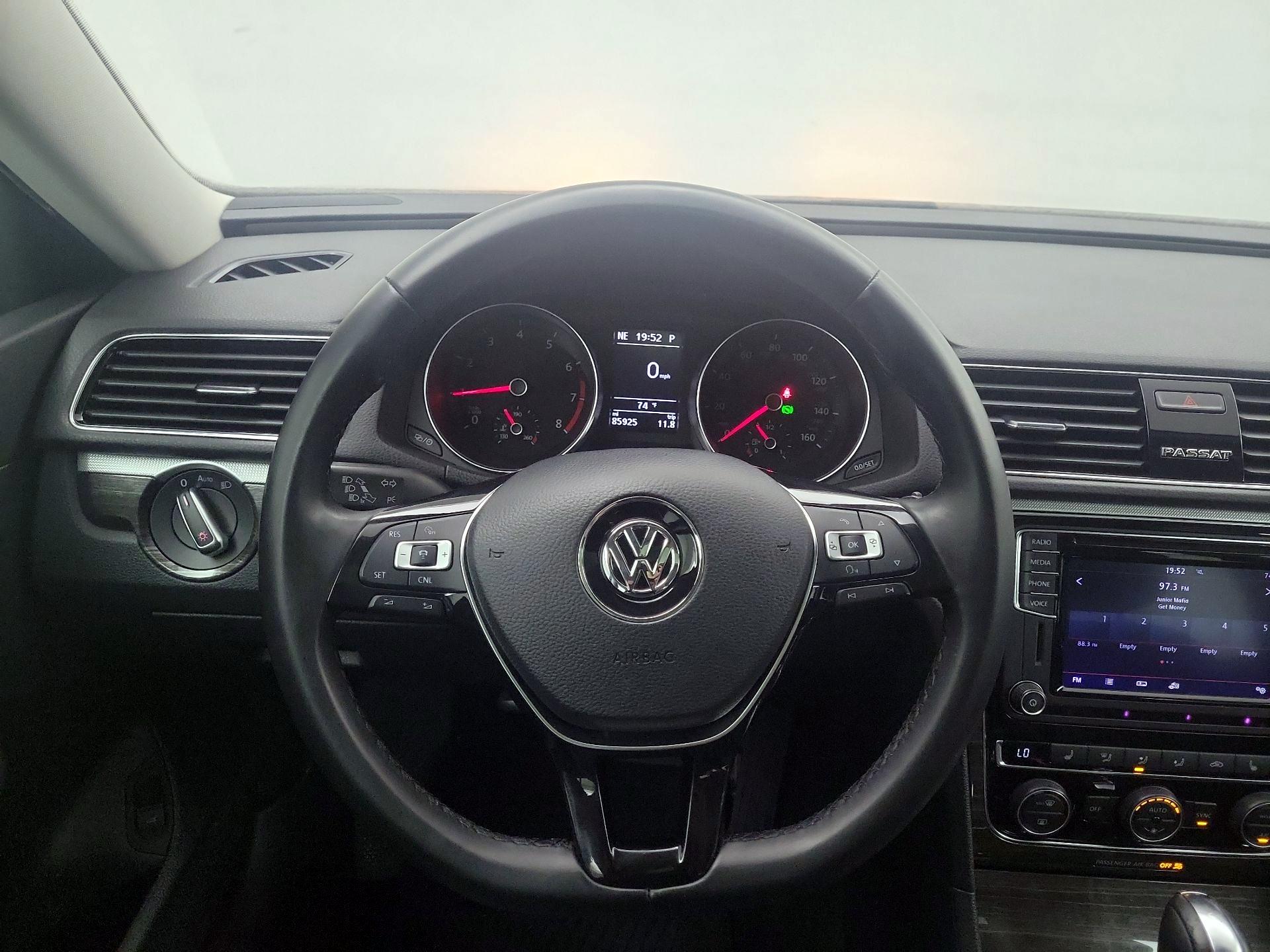 Thumbnail: 2018 Volkswagen Passat - 10