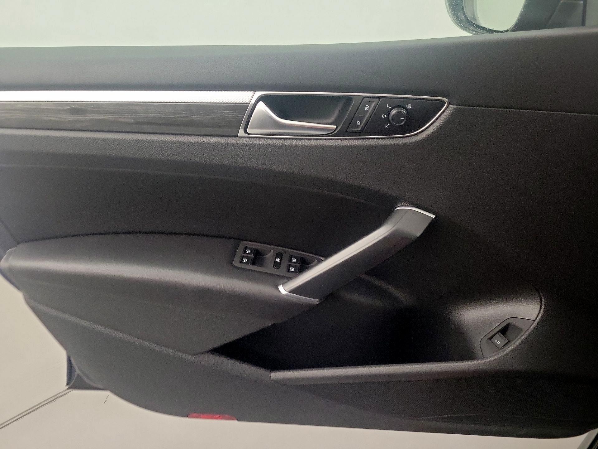 Thumbnail: 2018 Volkswagen Passat - 12