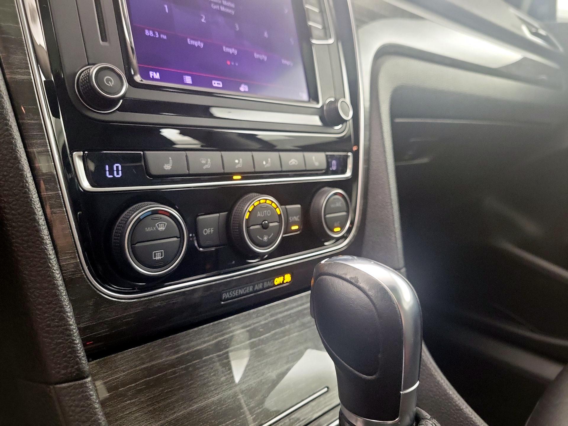 Thumbnail: 2018 Volkswagen Passat - 16