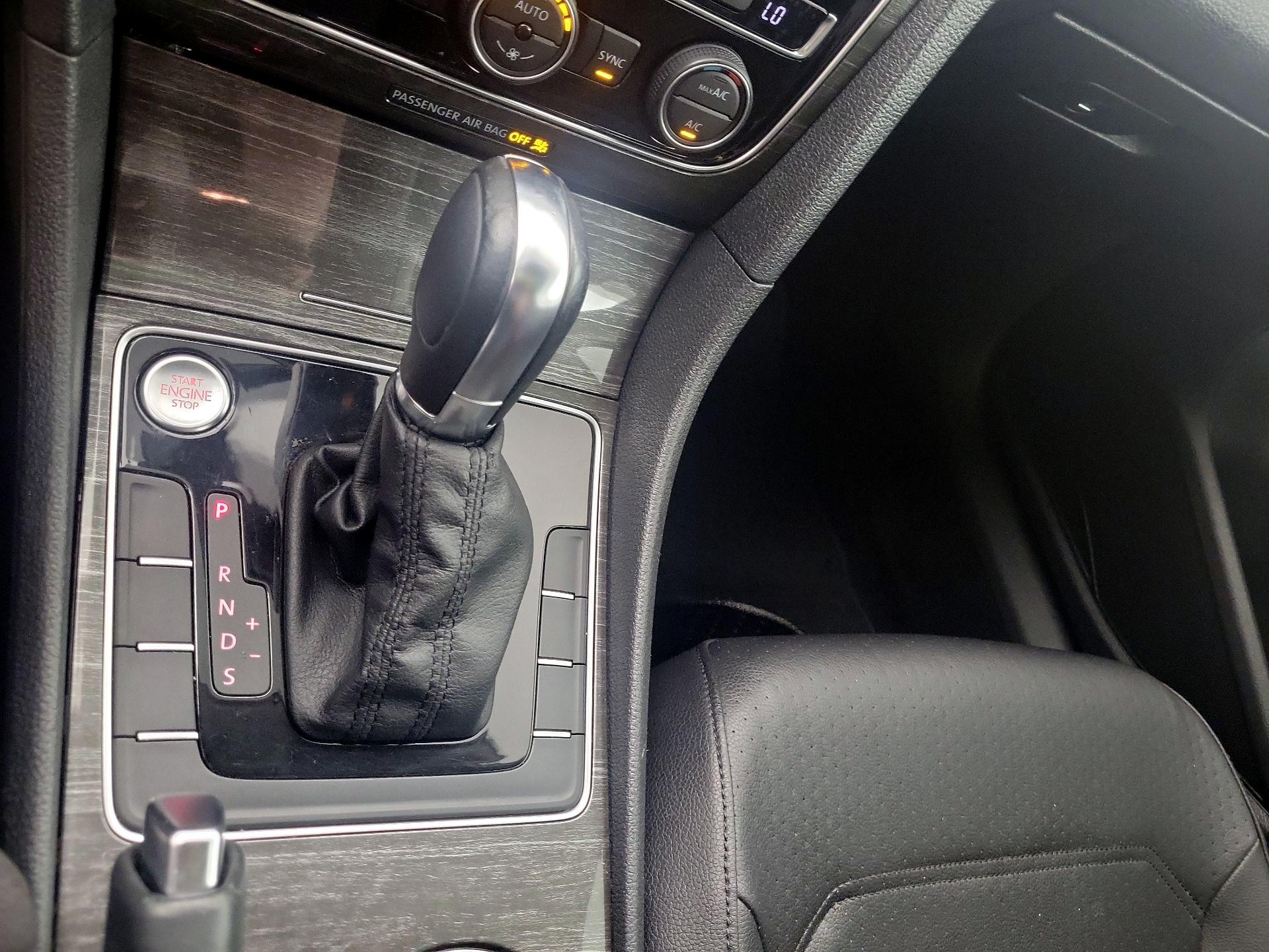 Thumbnail: 2018 Volkswagen Passat - 17