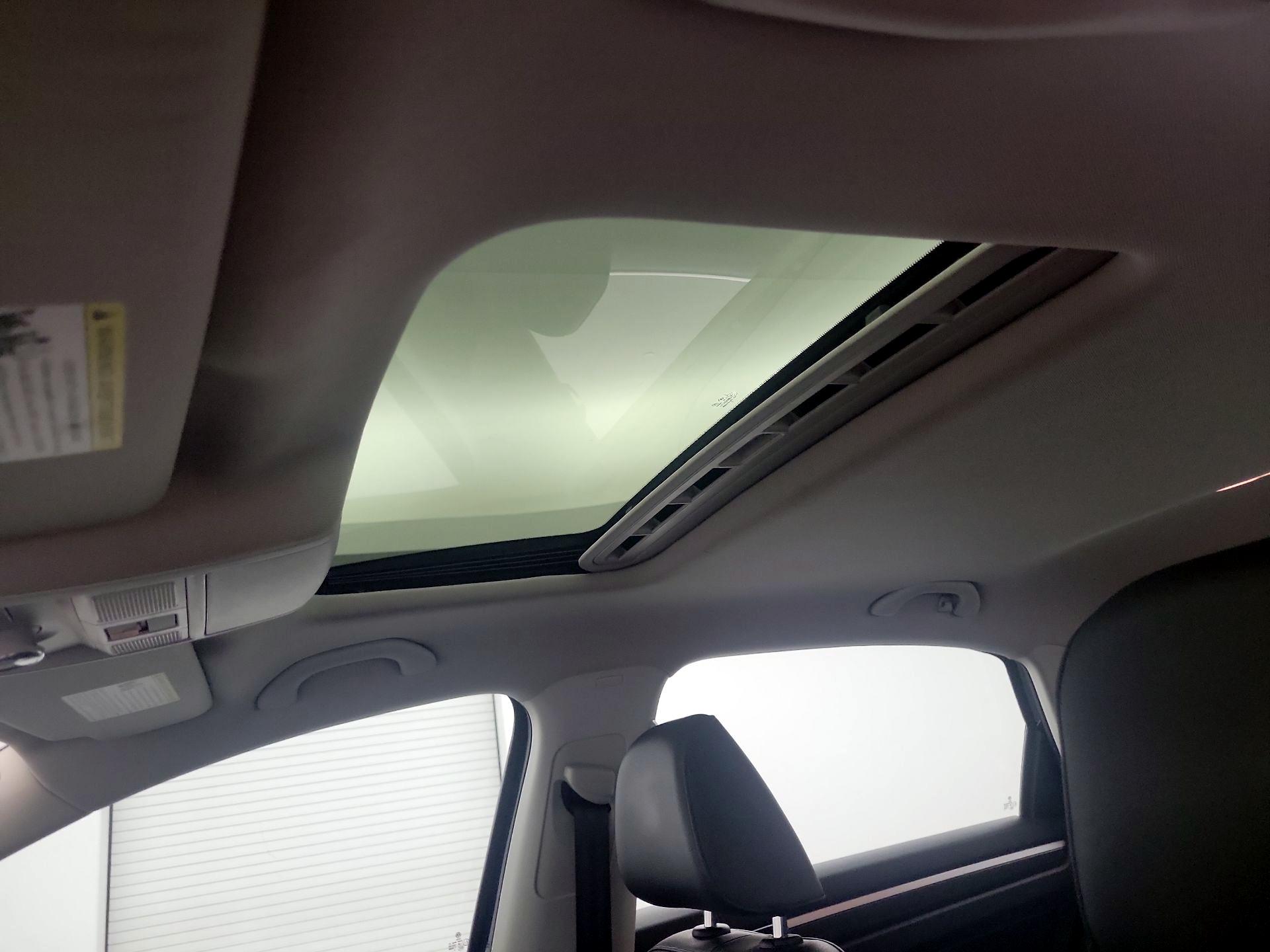 Thumbnail: 2018 Volkswagen Passat - 19