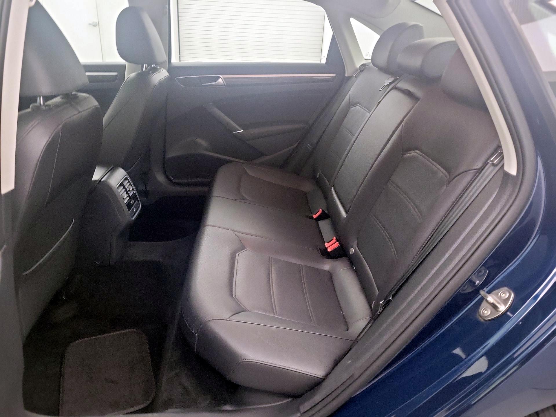 Thumbnail: 2018 Volkswagen Passat - 20