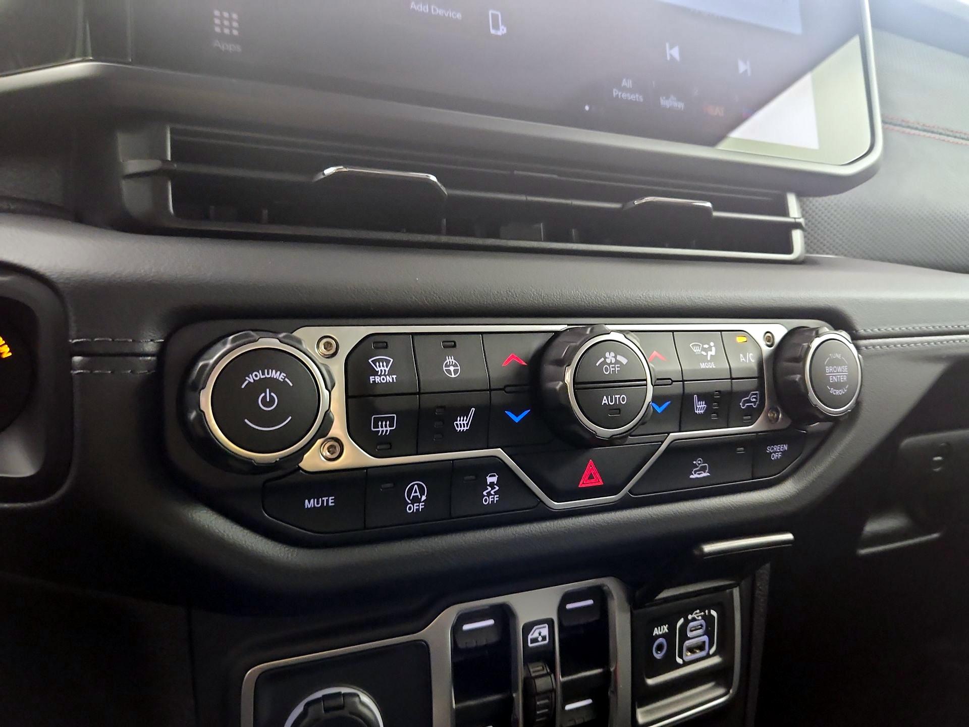 Thumbnail: 2025 Jeep Gladiator - 14