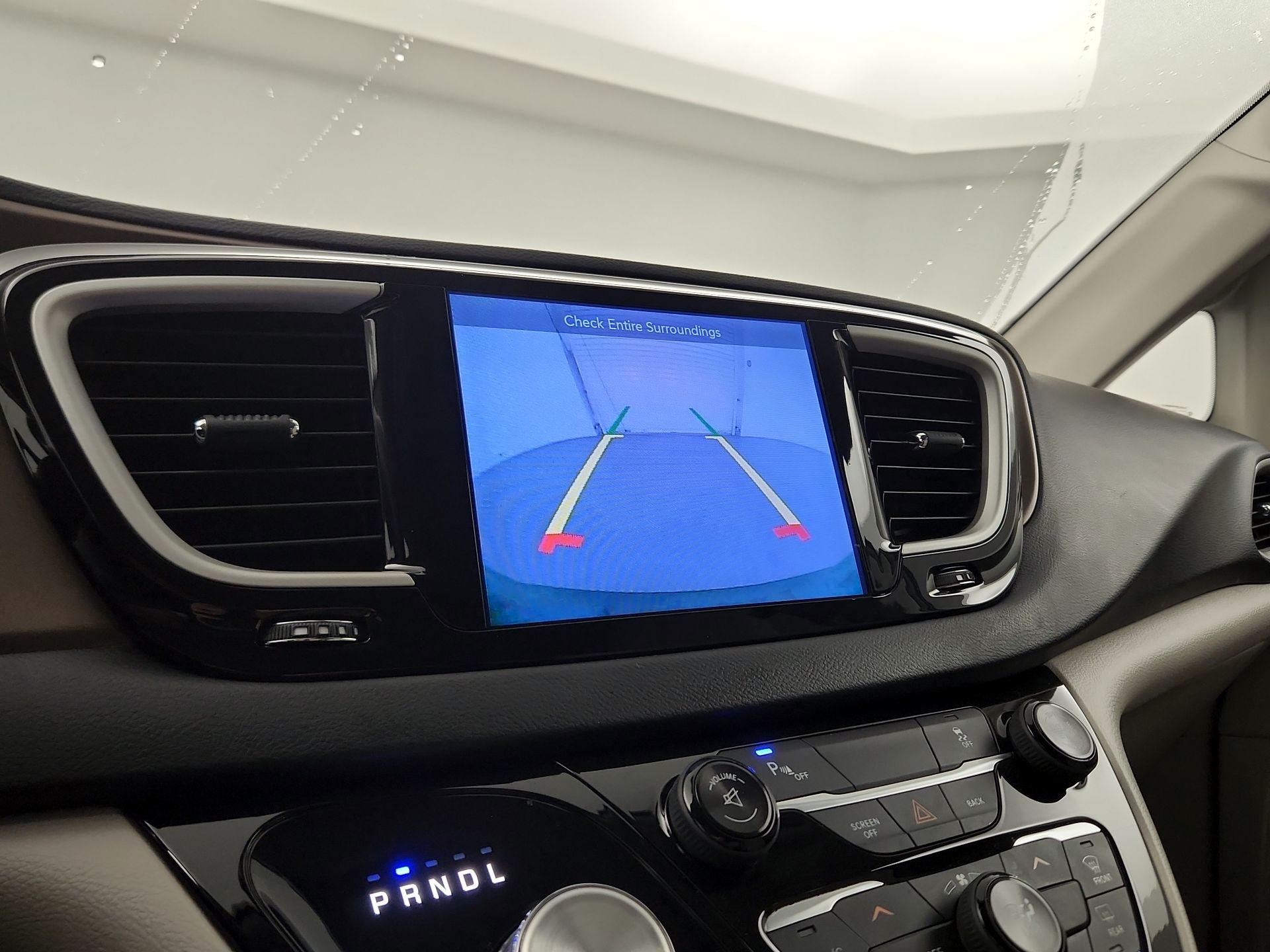 Thumbnail: 2017 Chrysler Pacifica - 12