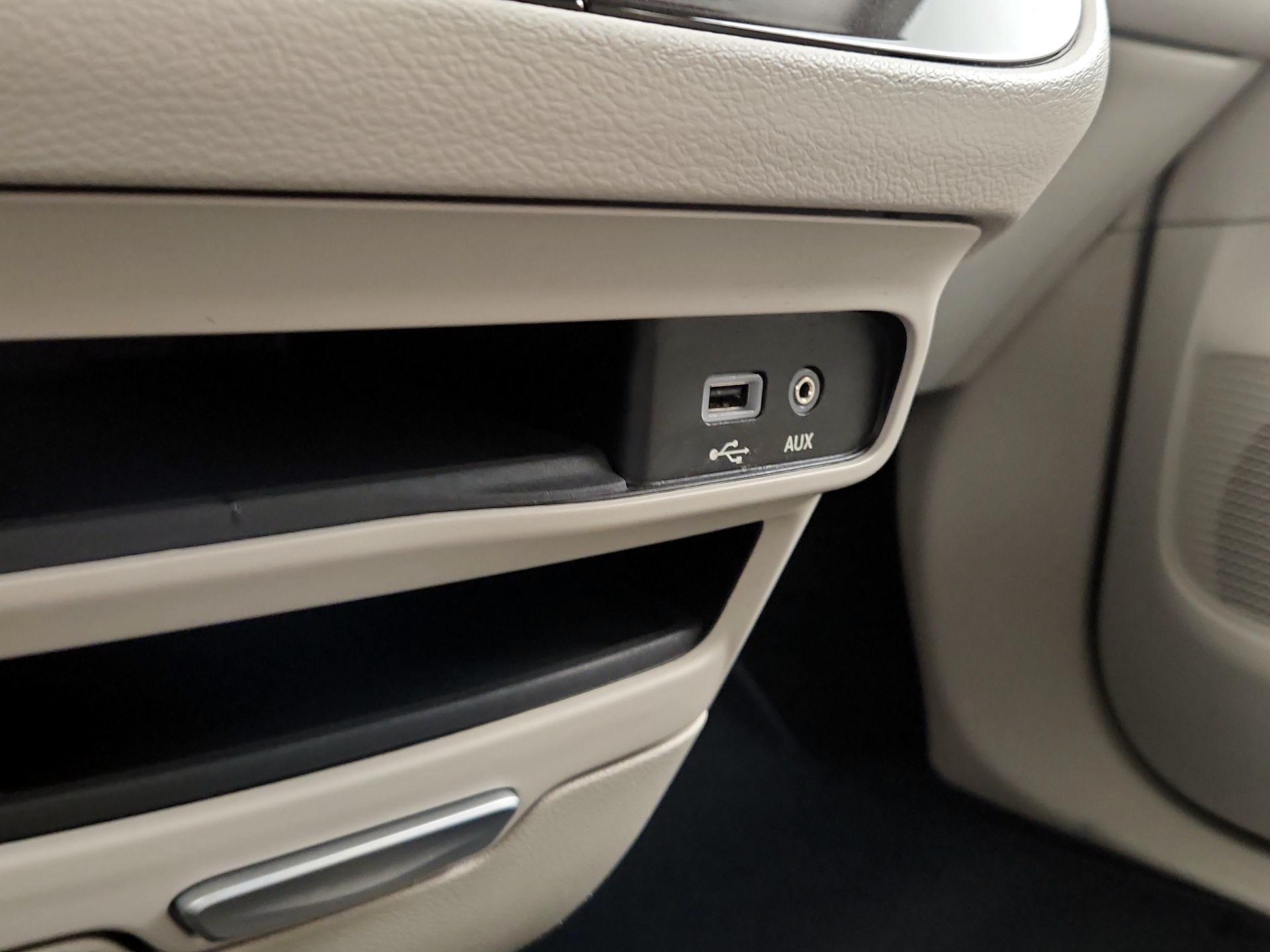 Thumbnail: 2017 Chrysler Pacifica - 16