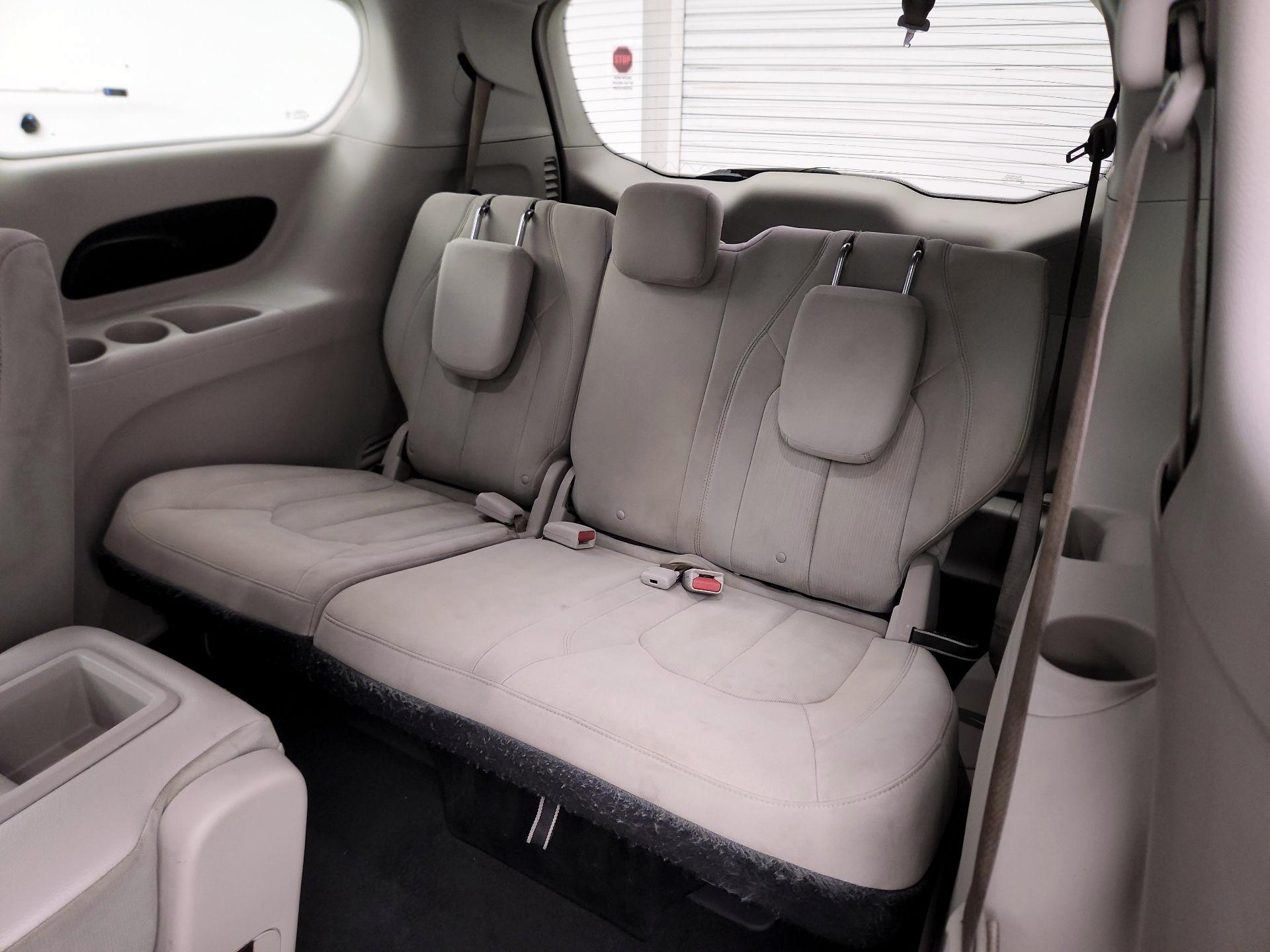 Thumbnail: 2017 Chrysler Pacifica - 18