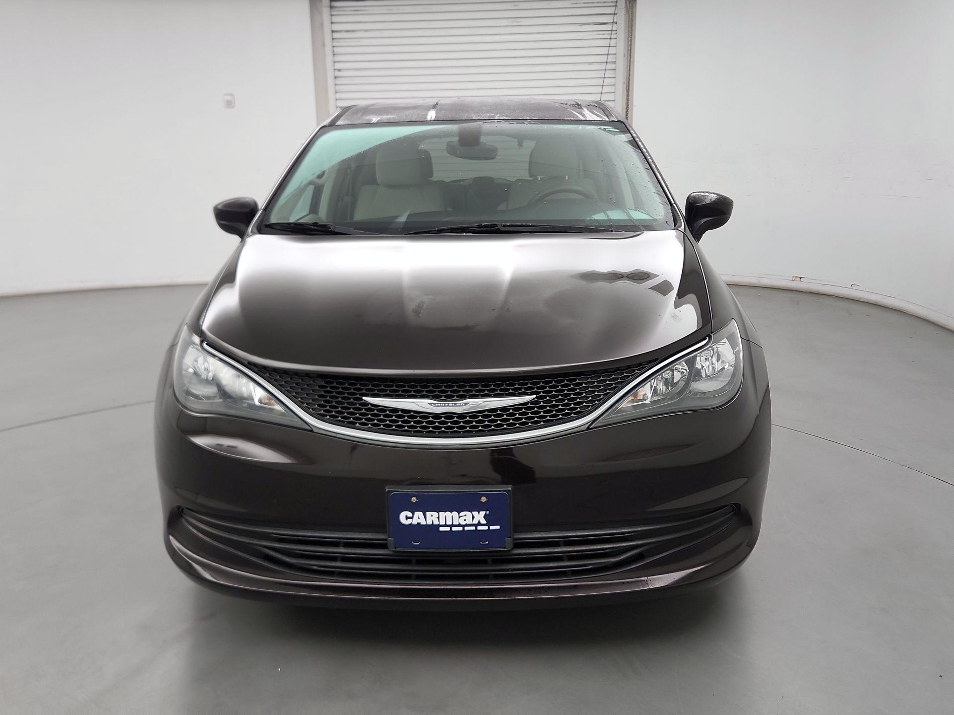 Thumbnail: 2017 Chrysler Pacifica - 2