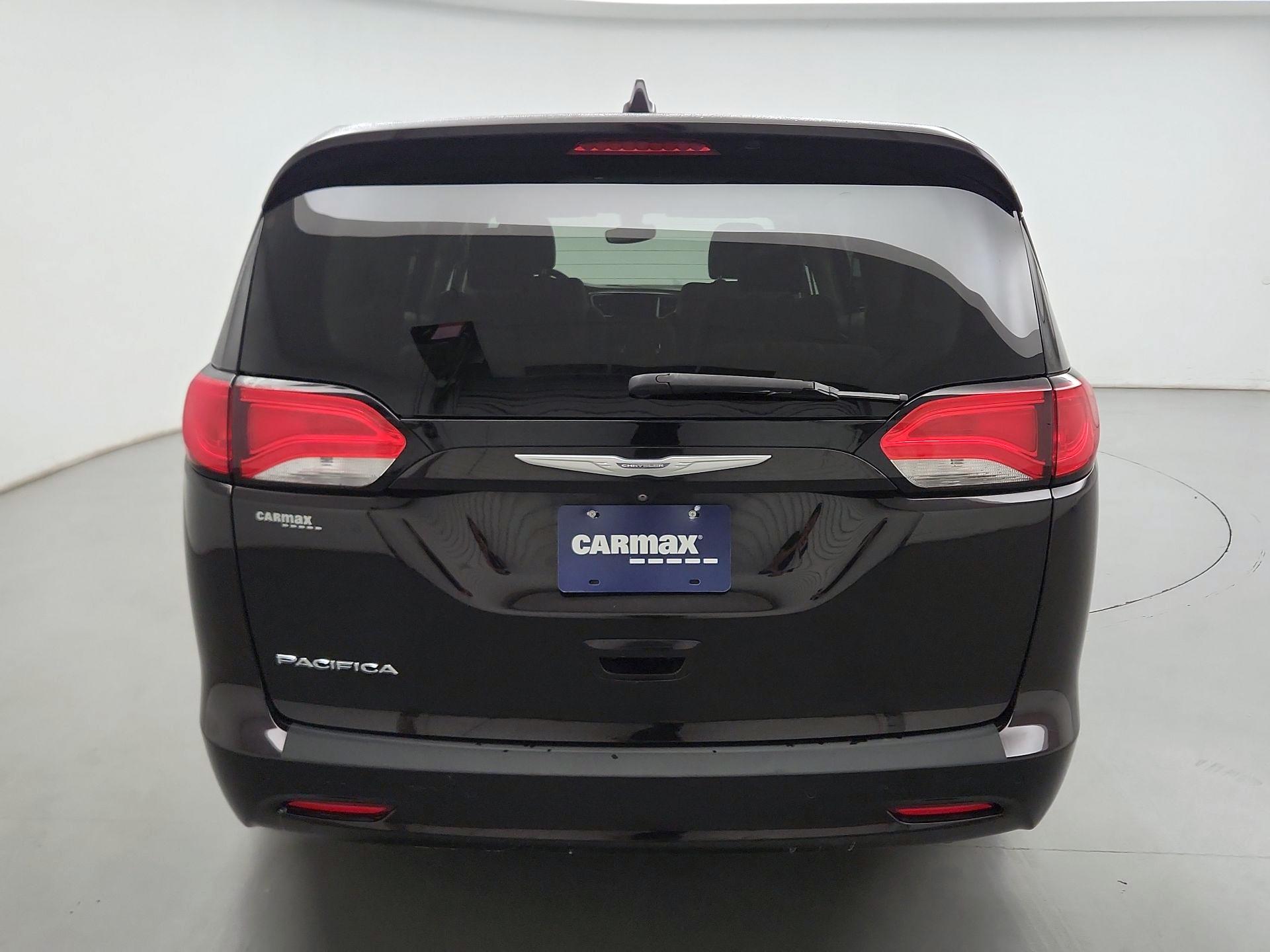 Thumbnail: 2017 Chrysler Pacifica - 6