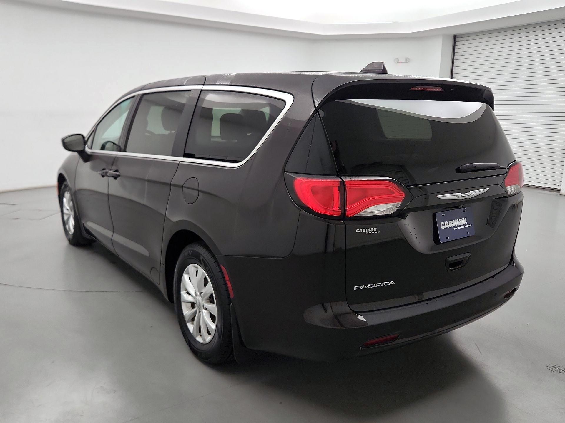 Thumbnail: 2017 Chrysler Pacifica - 7