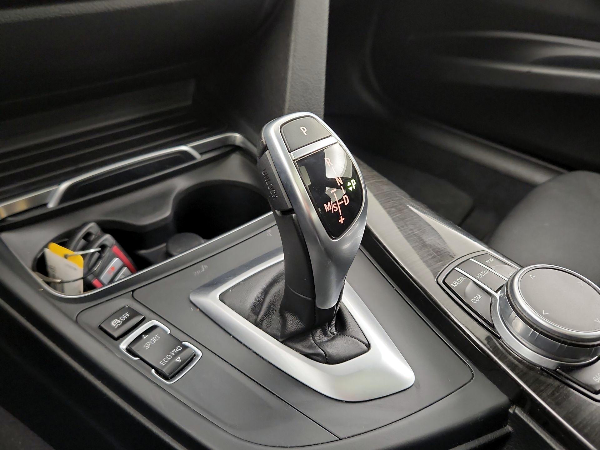 Thumbnail: 2018 BMW 3 Series - 16