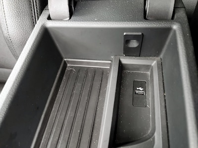 USB/AUX Ports