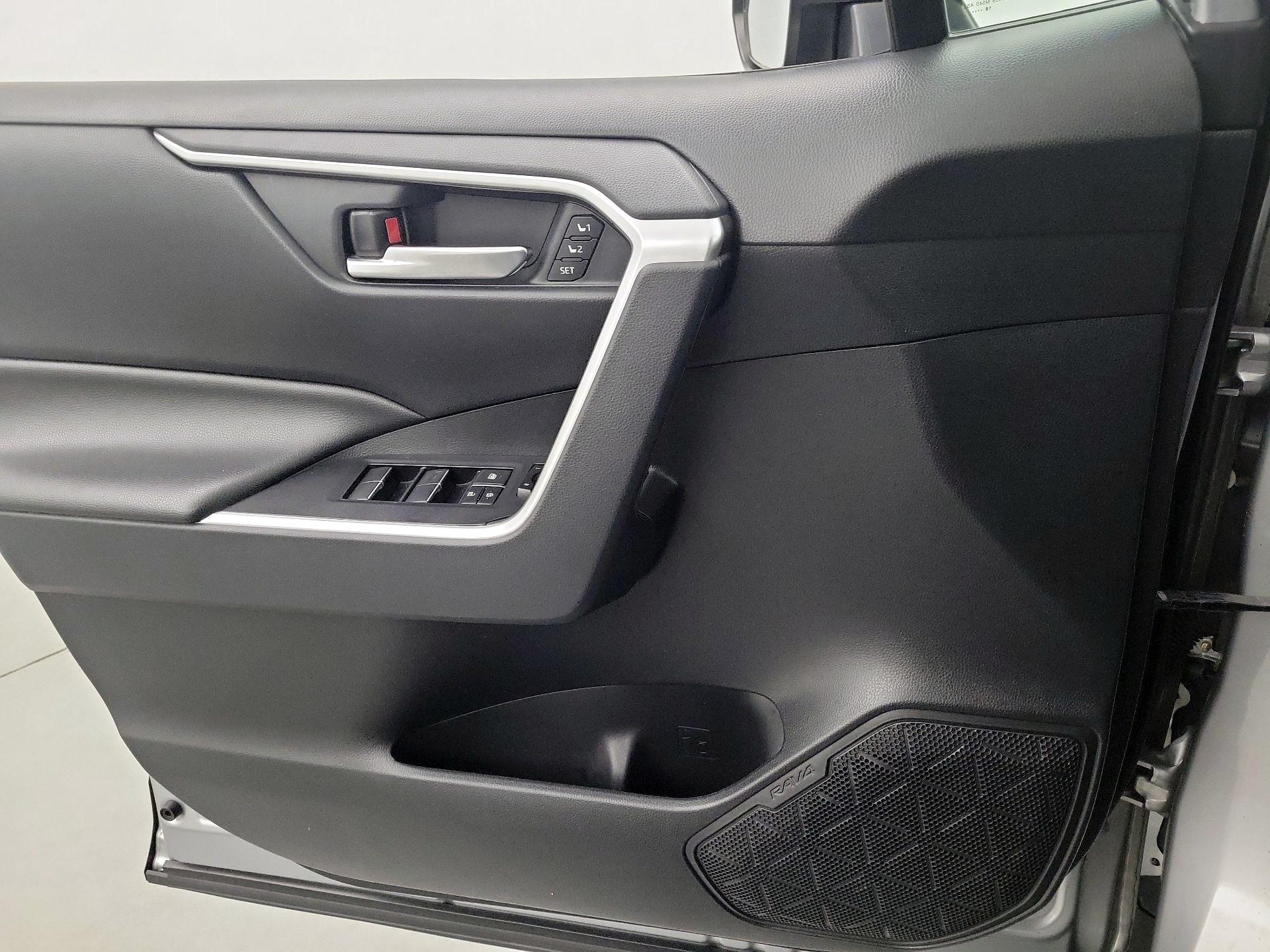 Thumbnail: 2019 Toyota RAV4 - 12