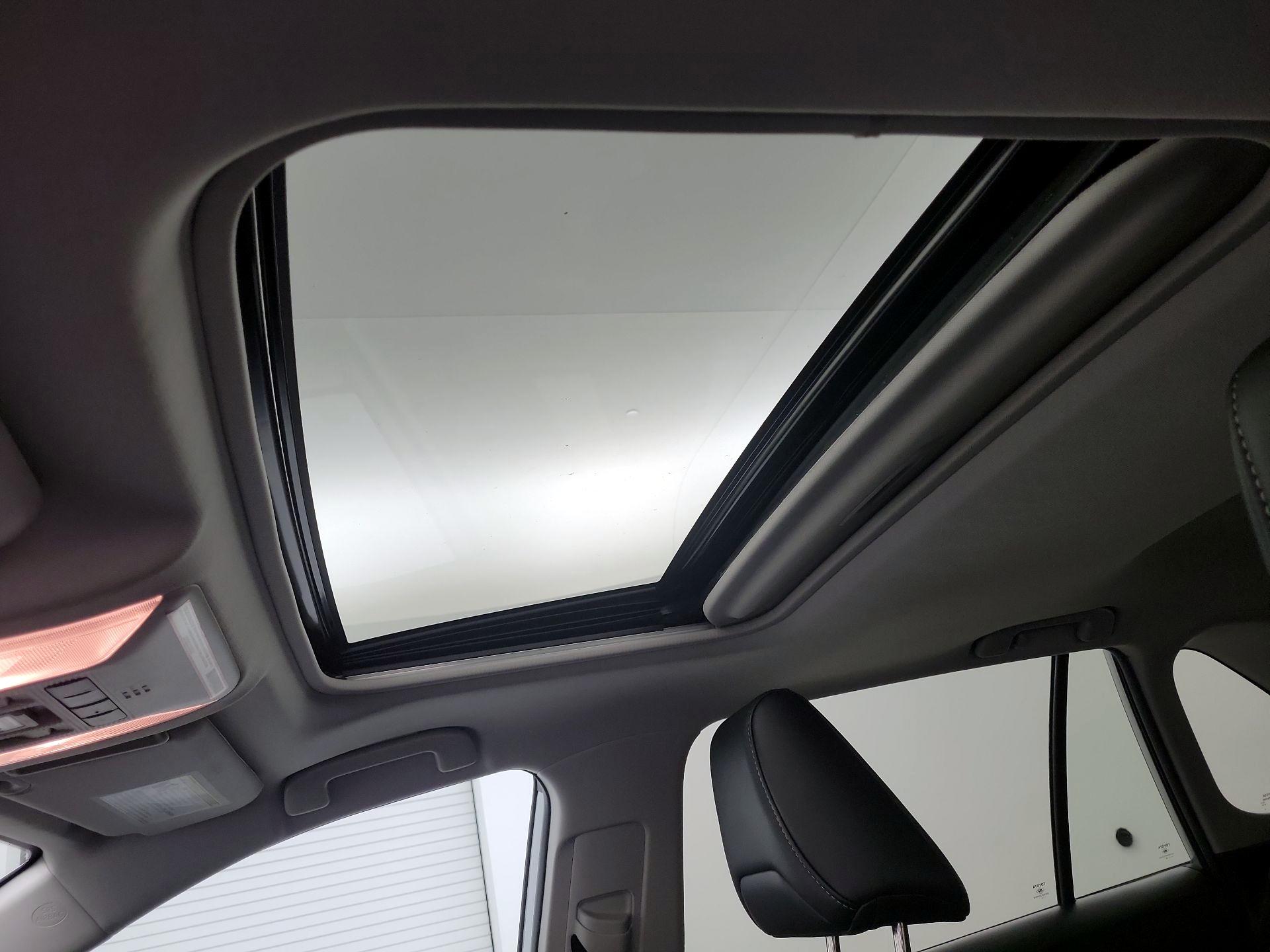 Thumbnail: 2019 Toyota RAV4 - 18