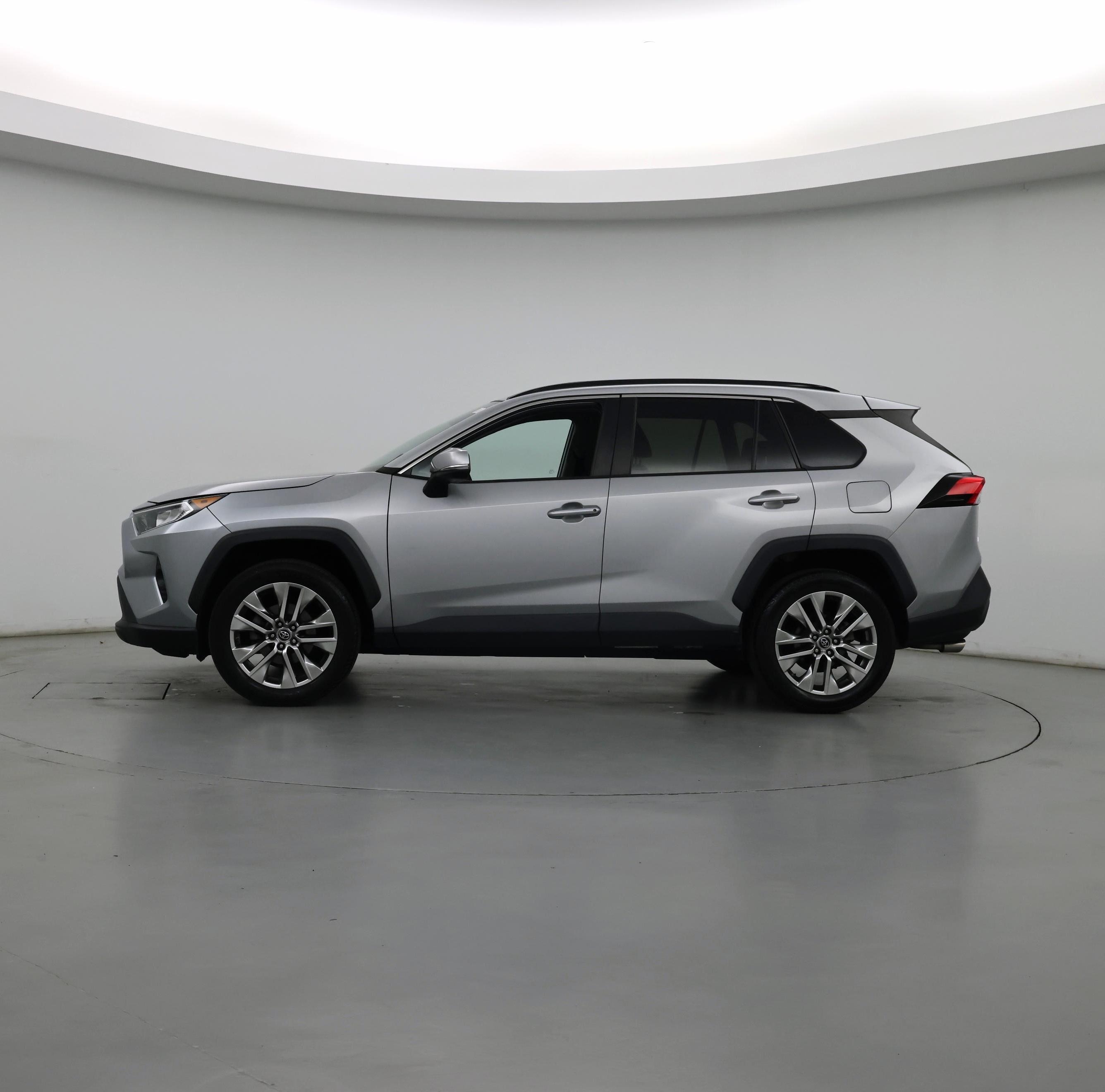 Thumbnail: 2019 Toyota RAV4 - 3