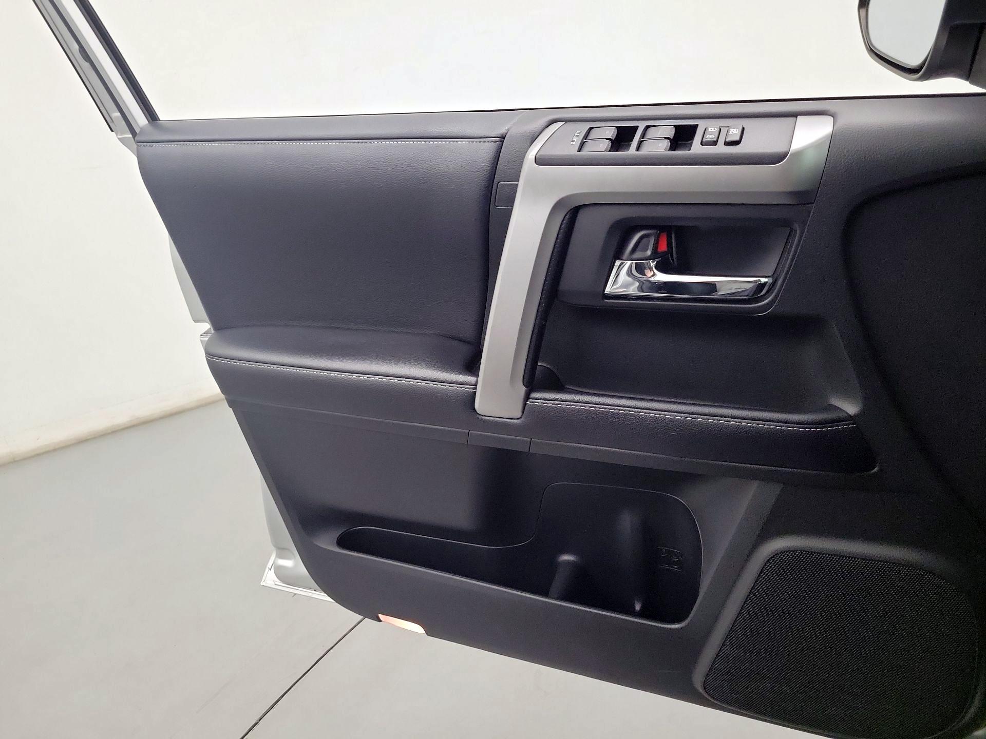 Thumbnail: 2020 Toyota 4Runner - 10