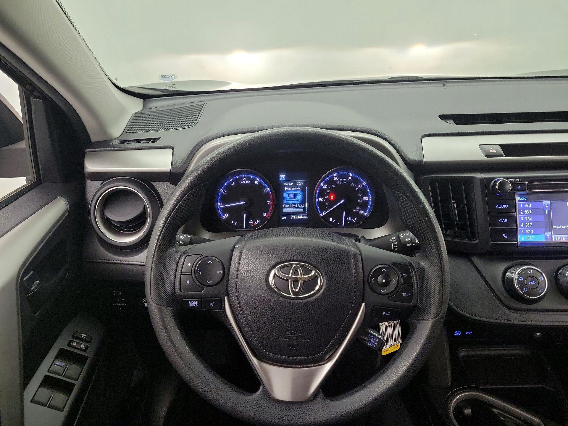 Thumbnail: 2017 Toyota RAV4 - 10