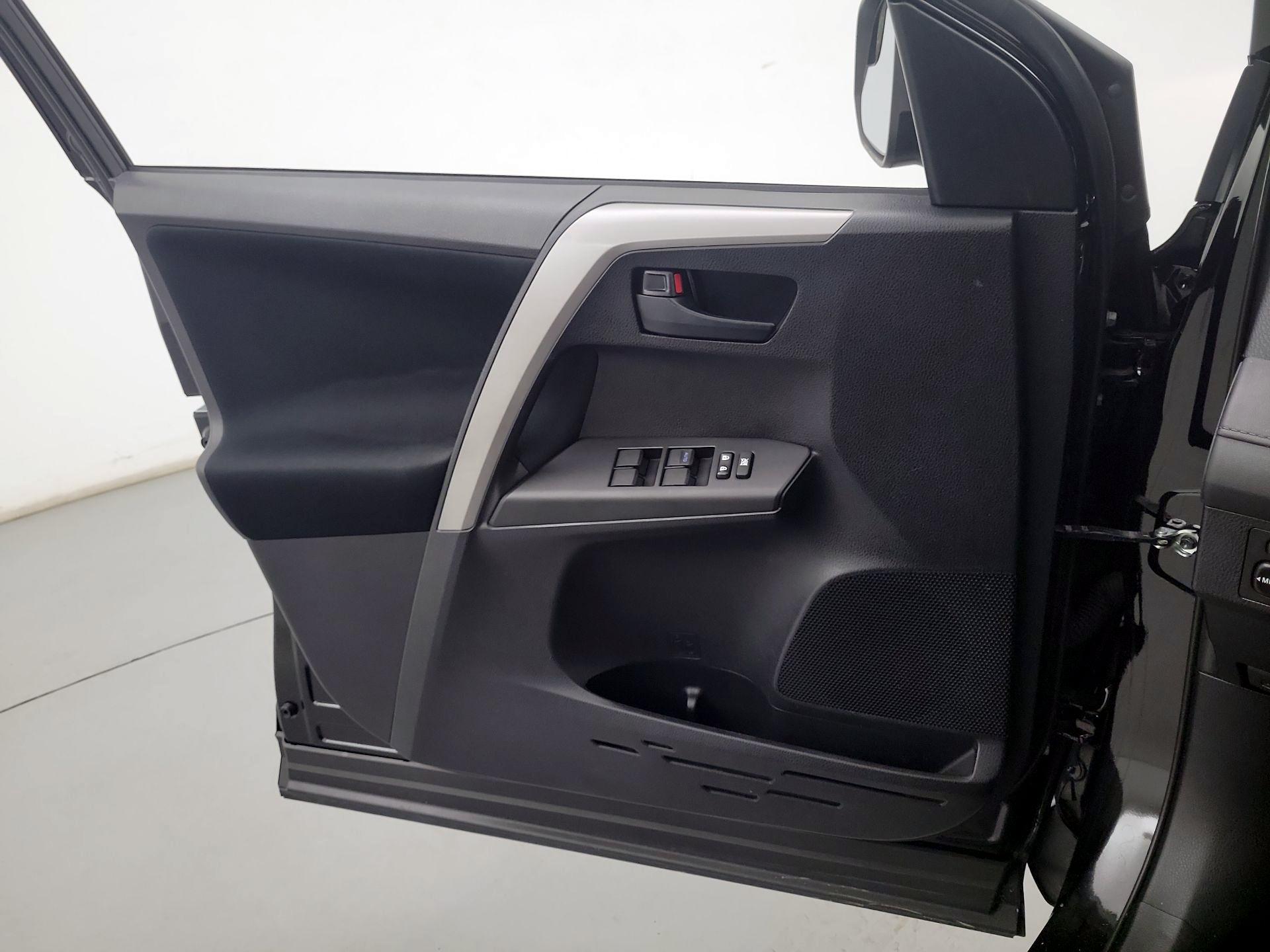 Thumbnail: 2017 Toyota RAV4 - 12