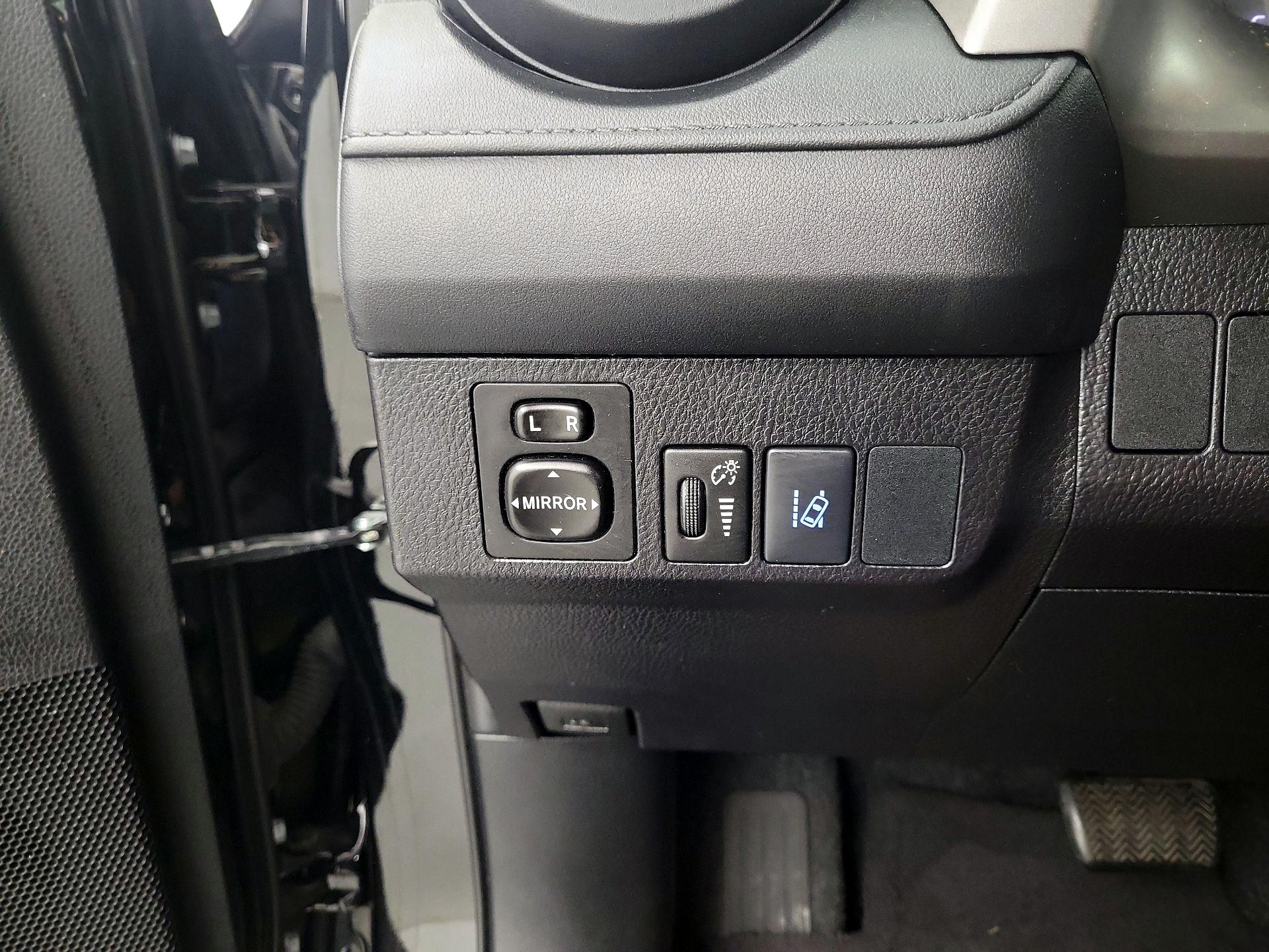 Thumbnail: 2017 Toyota RAV4 - 13