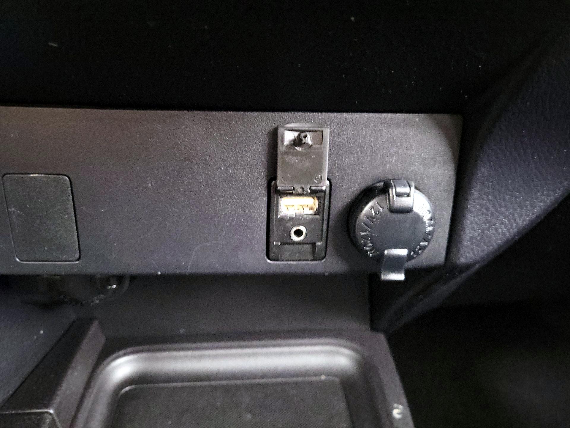 Thumbnail: 2017 Toyota RAV4 - 18