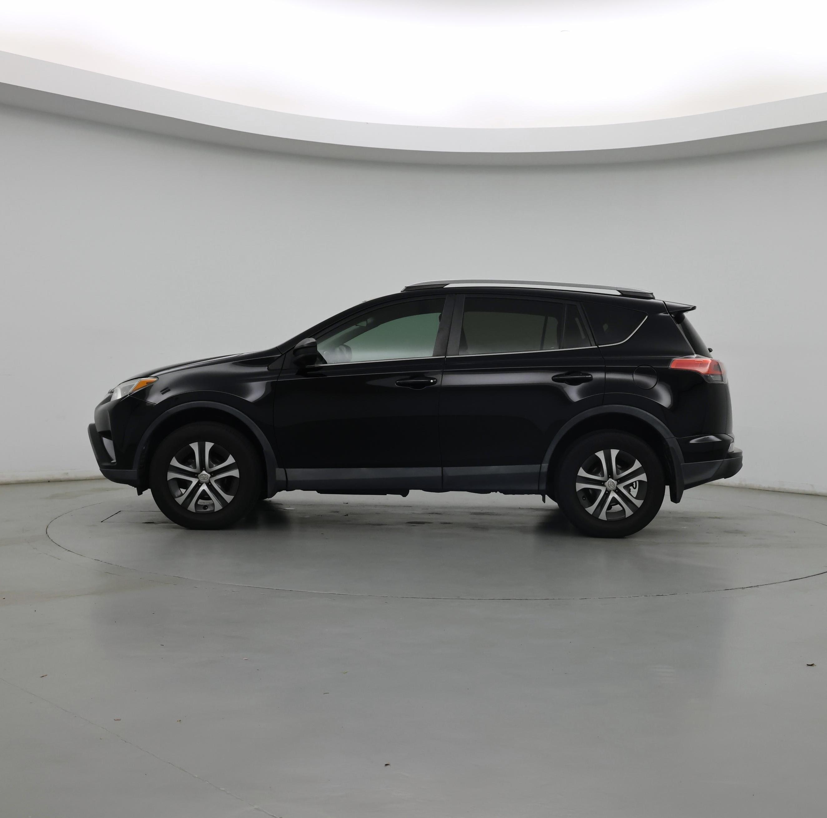 Thumbnail: 2017 Toyota RAV4 - 3