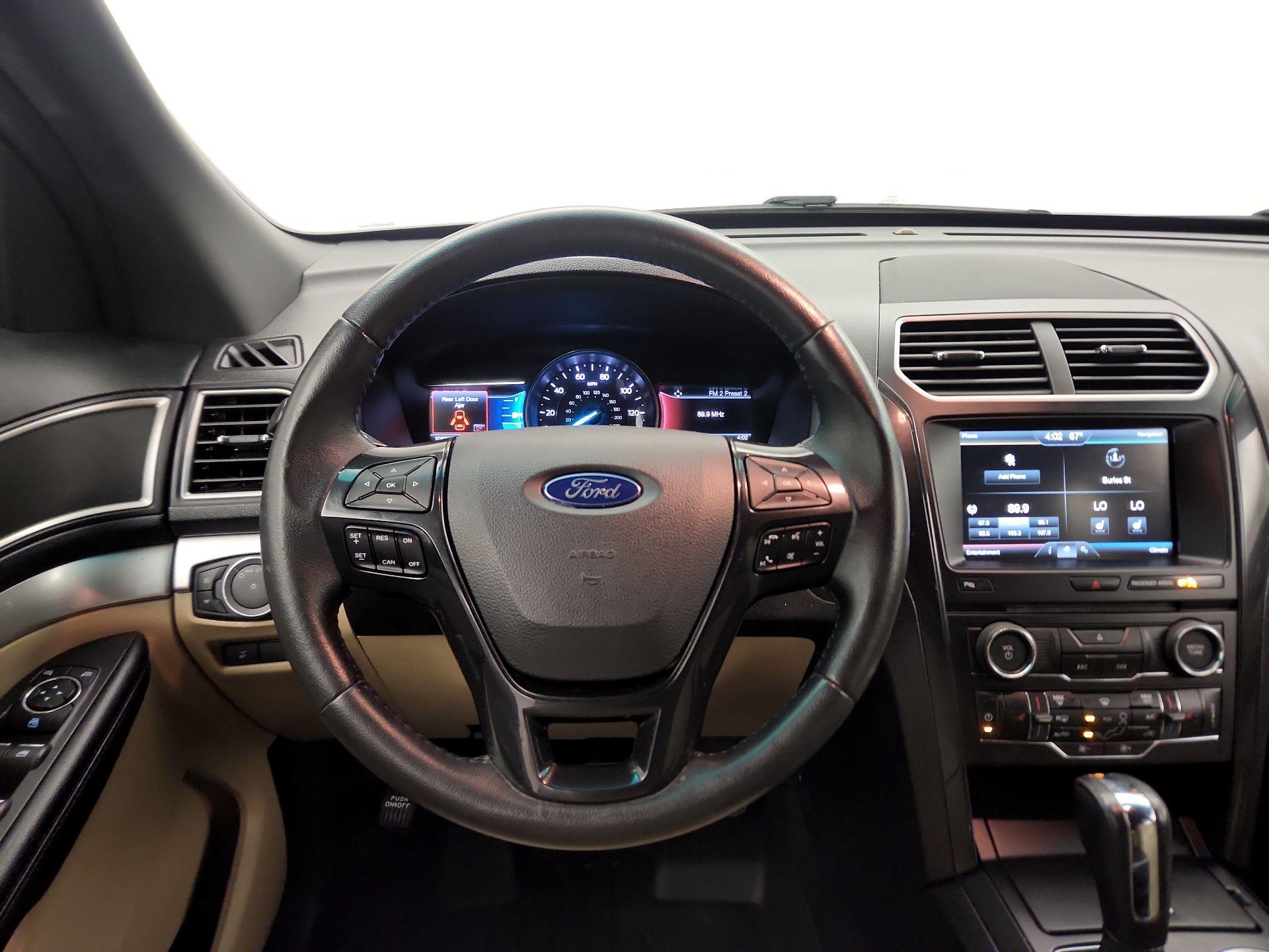 Thumbnail: 2016 Ford Explorer - 10