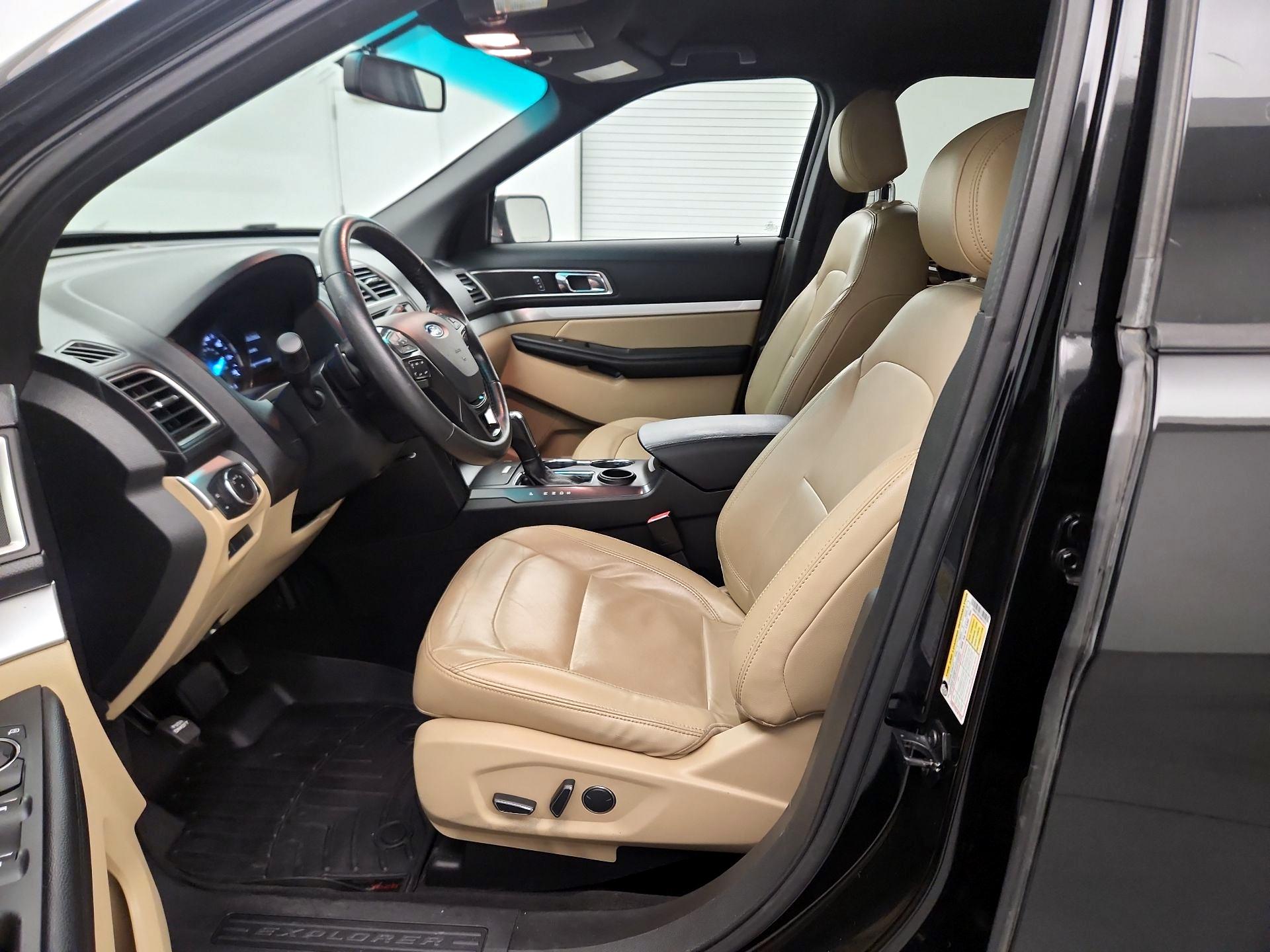 Thumbnail: 2016 Ford Explorer - 11