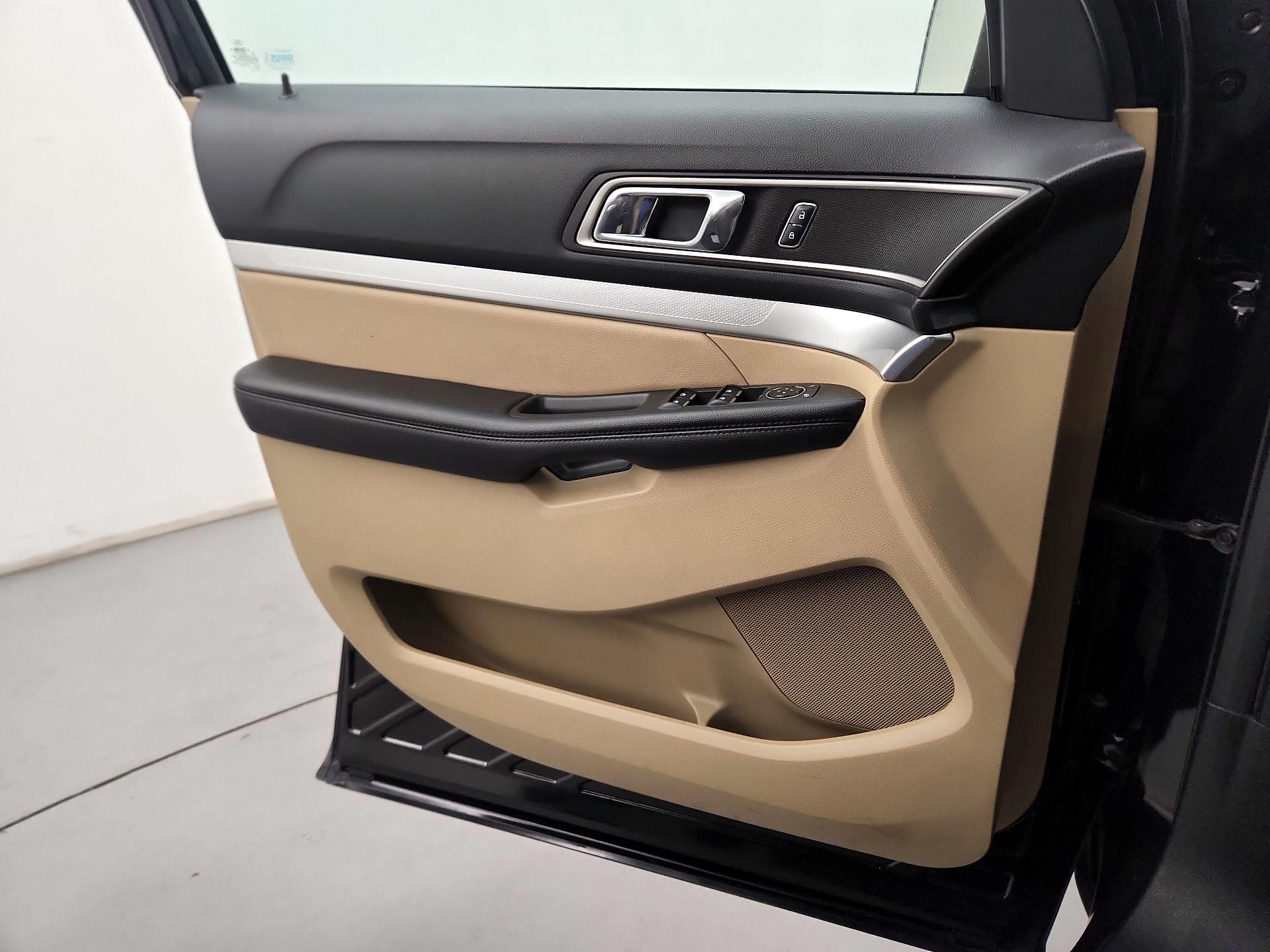 Thumbnail: 2016 Ford Explorer - 12