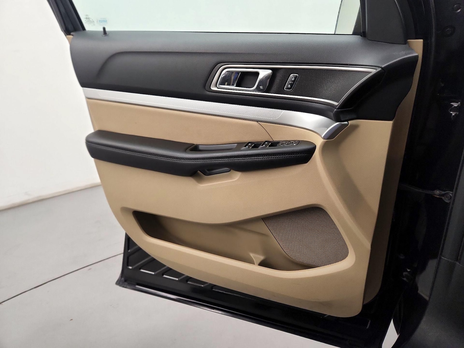 2016 Ford Explorer XLT - Photo 13