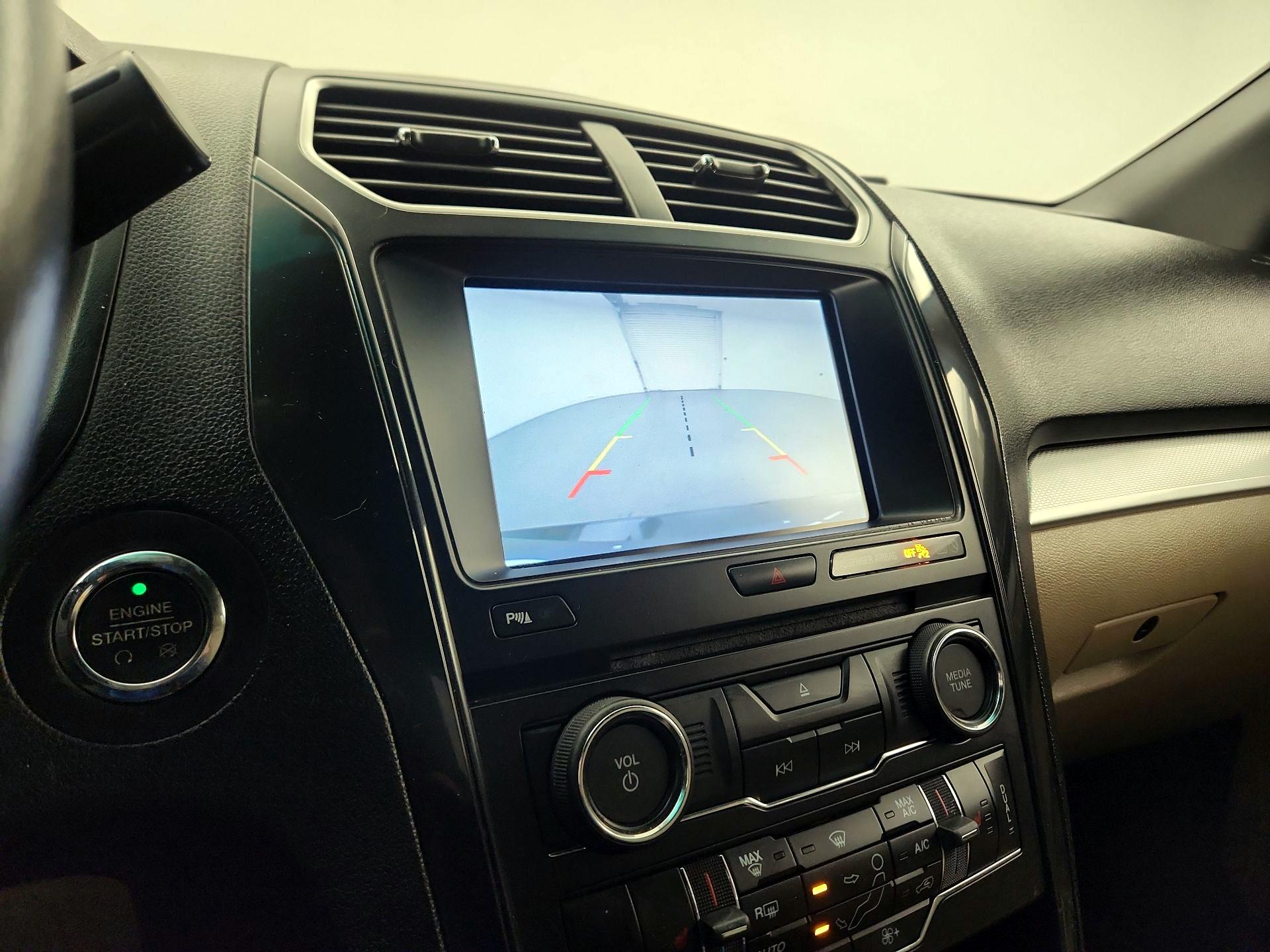 Thumbnail: 2016 Ford Explorer - 14