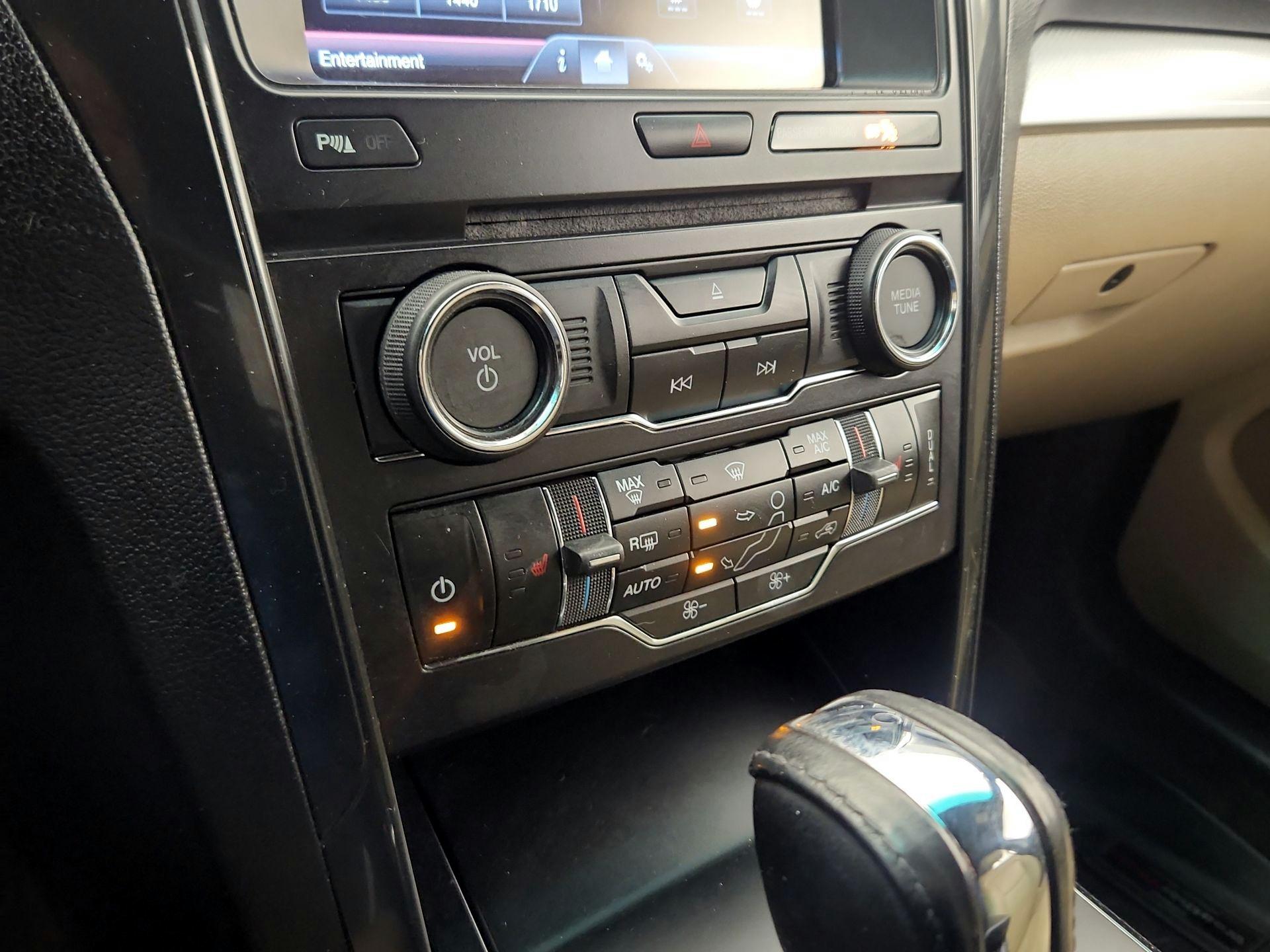 Thumbnail: 2016 Ford Explorer - 16