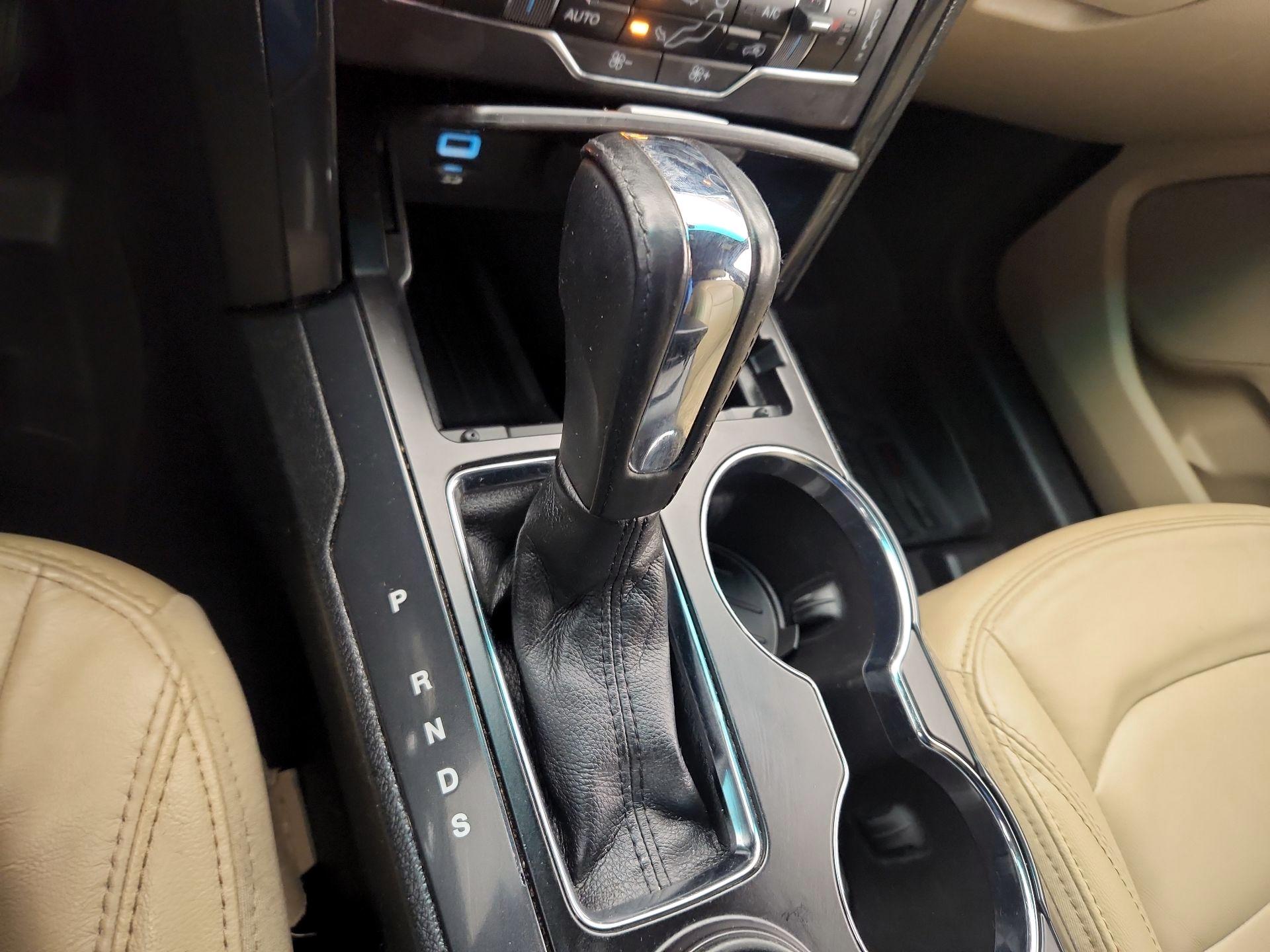 Thumbnail: 2016 Ford Explorer - 17