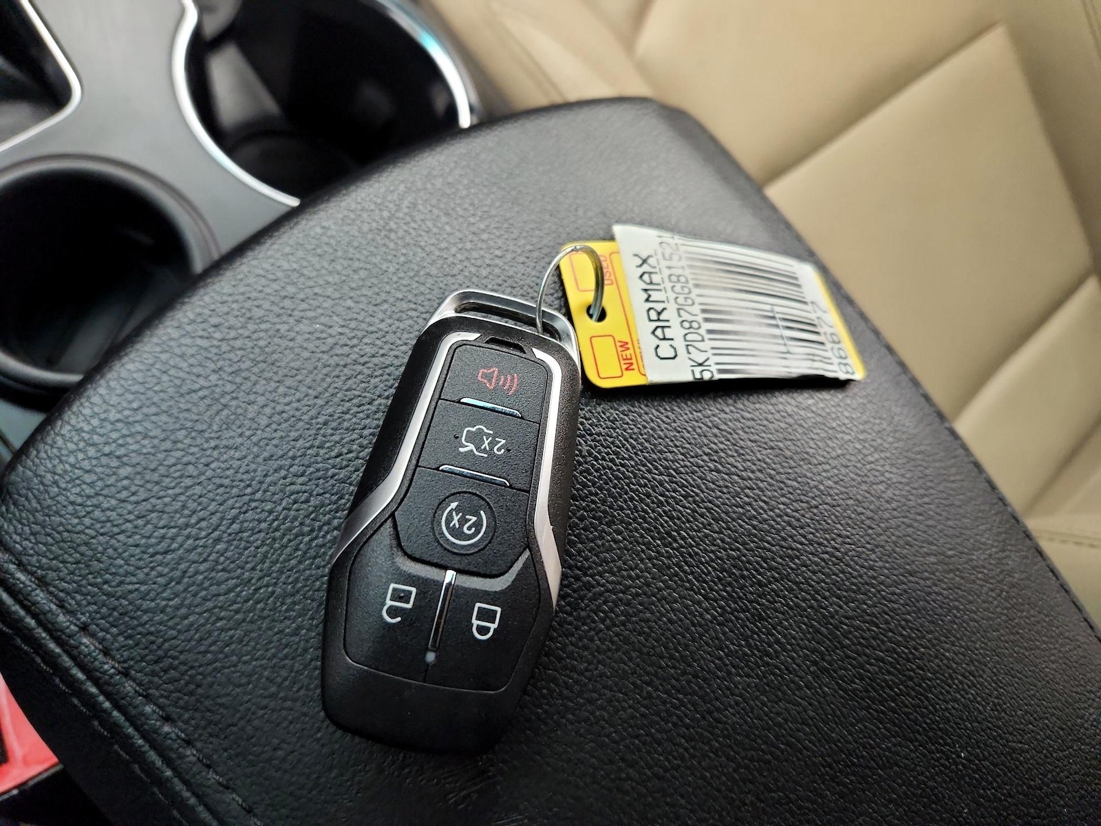 2016 Ford Explorer XLT - Photo 24