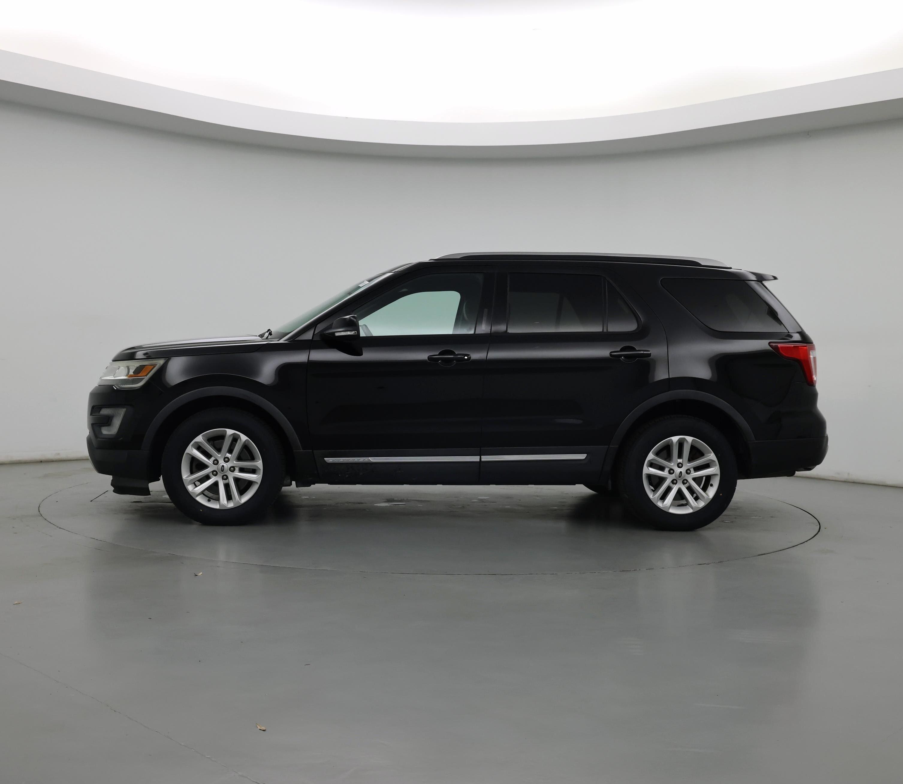 Thumbnail: 2016 Ford Explorer - 3