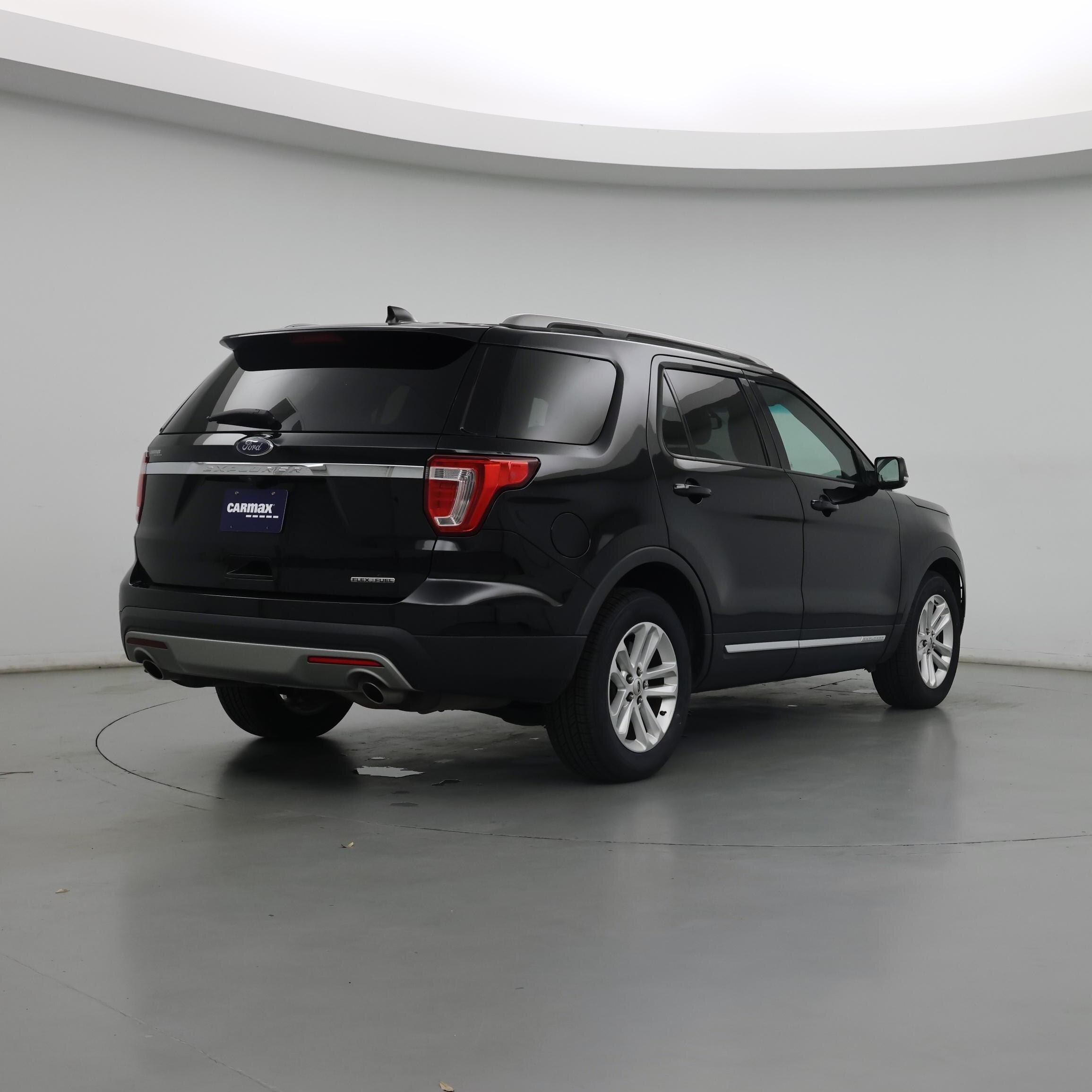 Thumbnail: 2016 Ford Explorer - 8