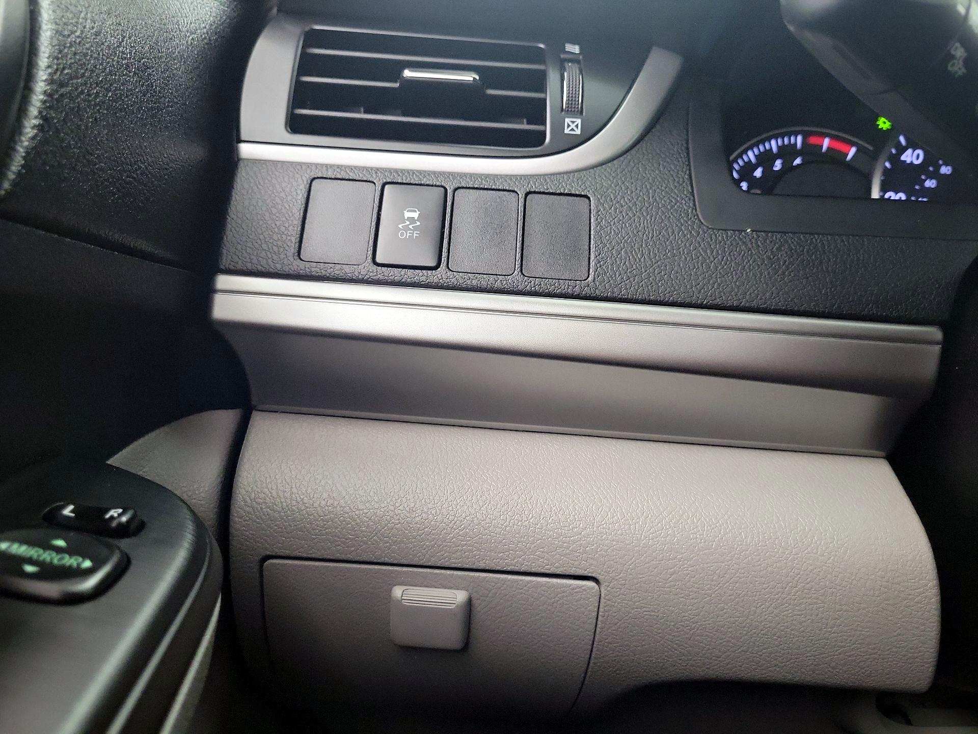 Thumbnail: 2014 Toyota Camry - 13