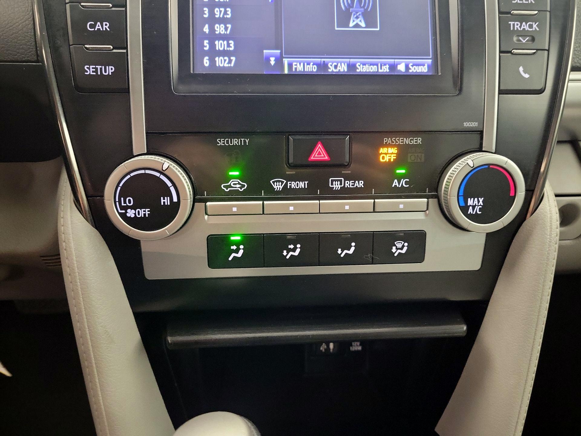 Thumbnail: 2014 Toyota Camry - 16