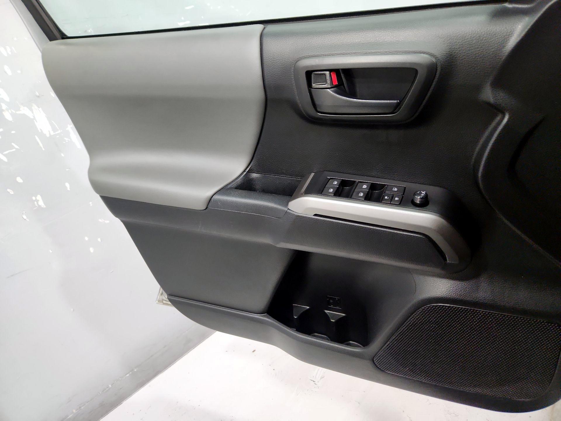 Thumbnail: 2021 Toyota Tacoma - 12