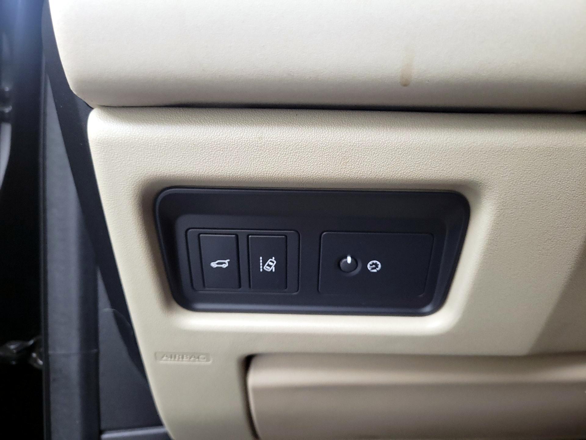 Thumbnail: 2019 Land Rover Discovery Sport - 13