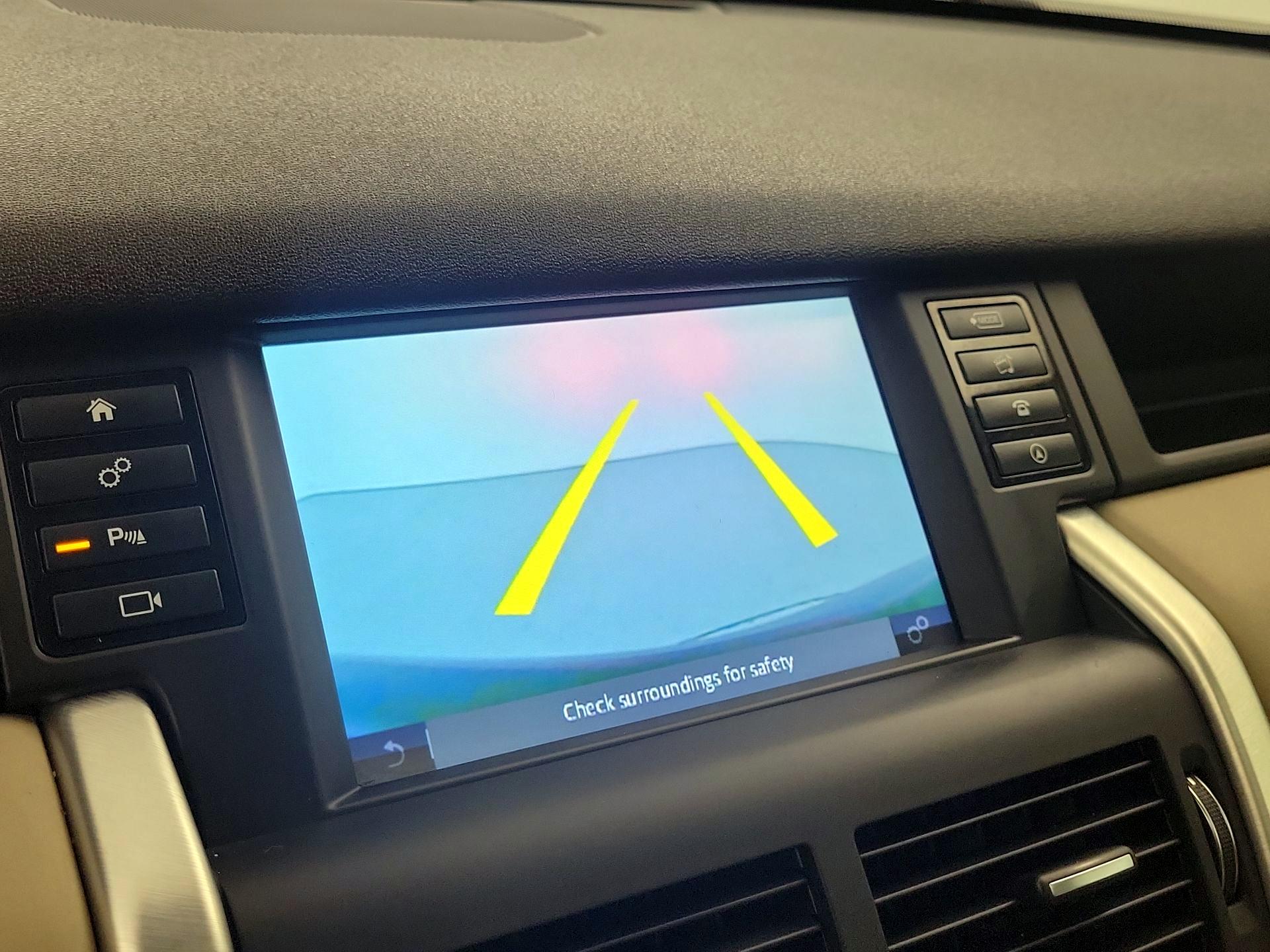 Thumbnail: 2019 Land Rover Discovery Sport - 15