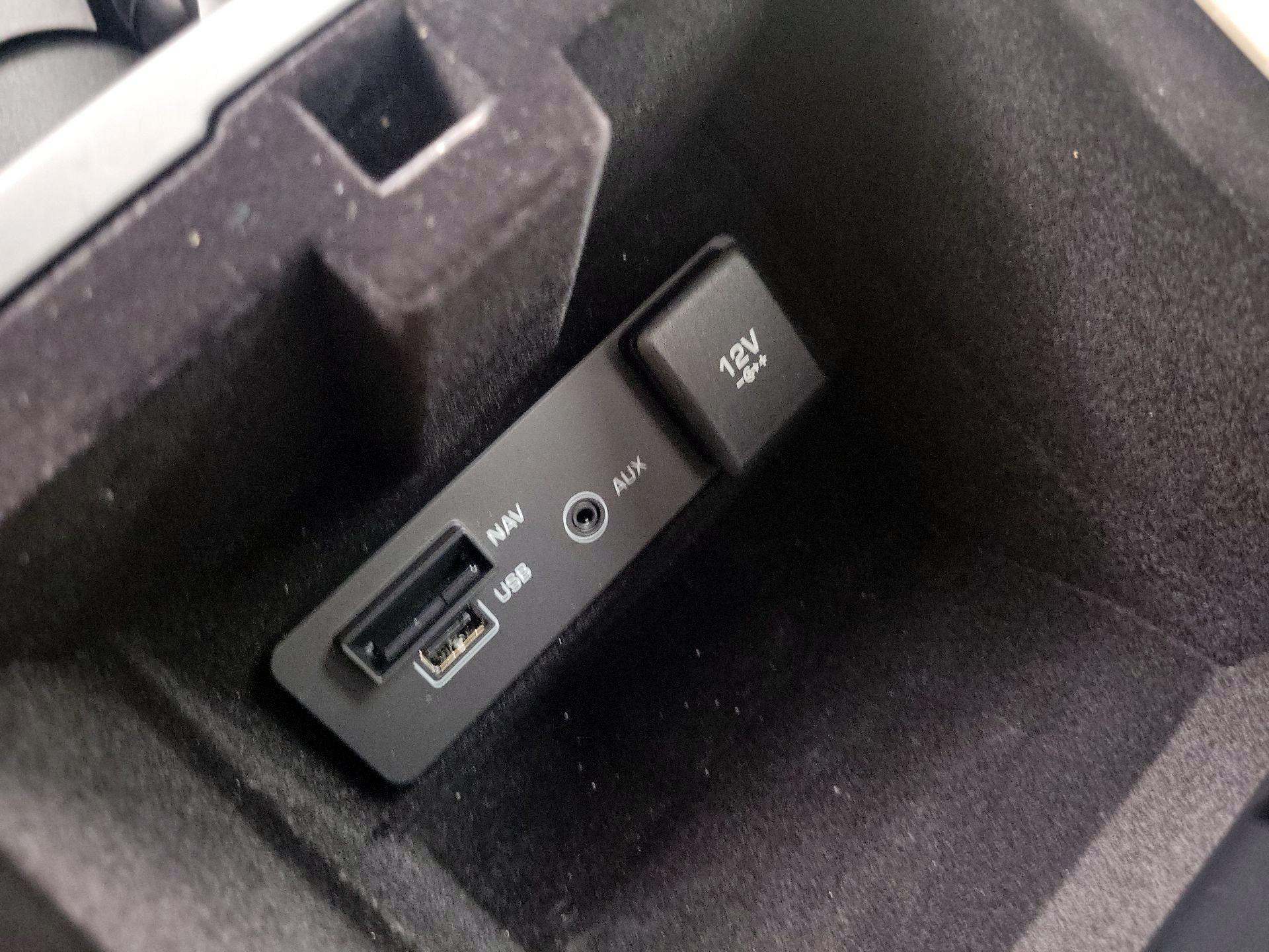 Thumbnail: 2019 Land Rover Discovery Sport - 19