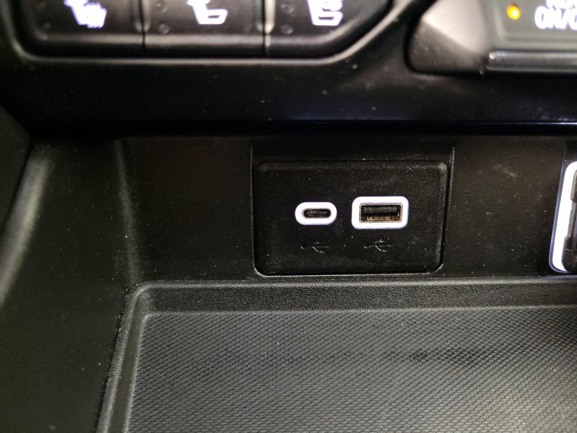 Thumbnail: 2023 GMC Yukon XL - 19