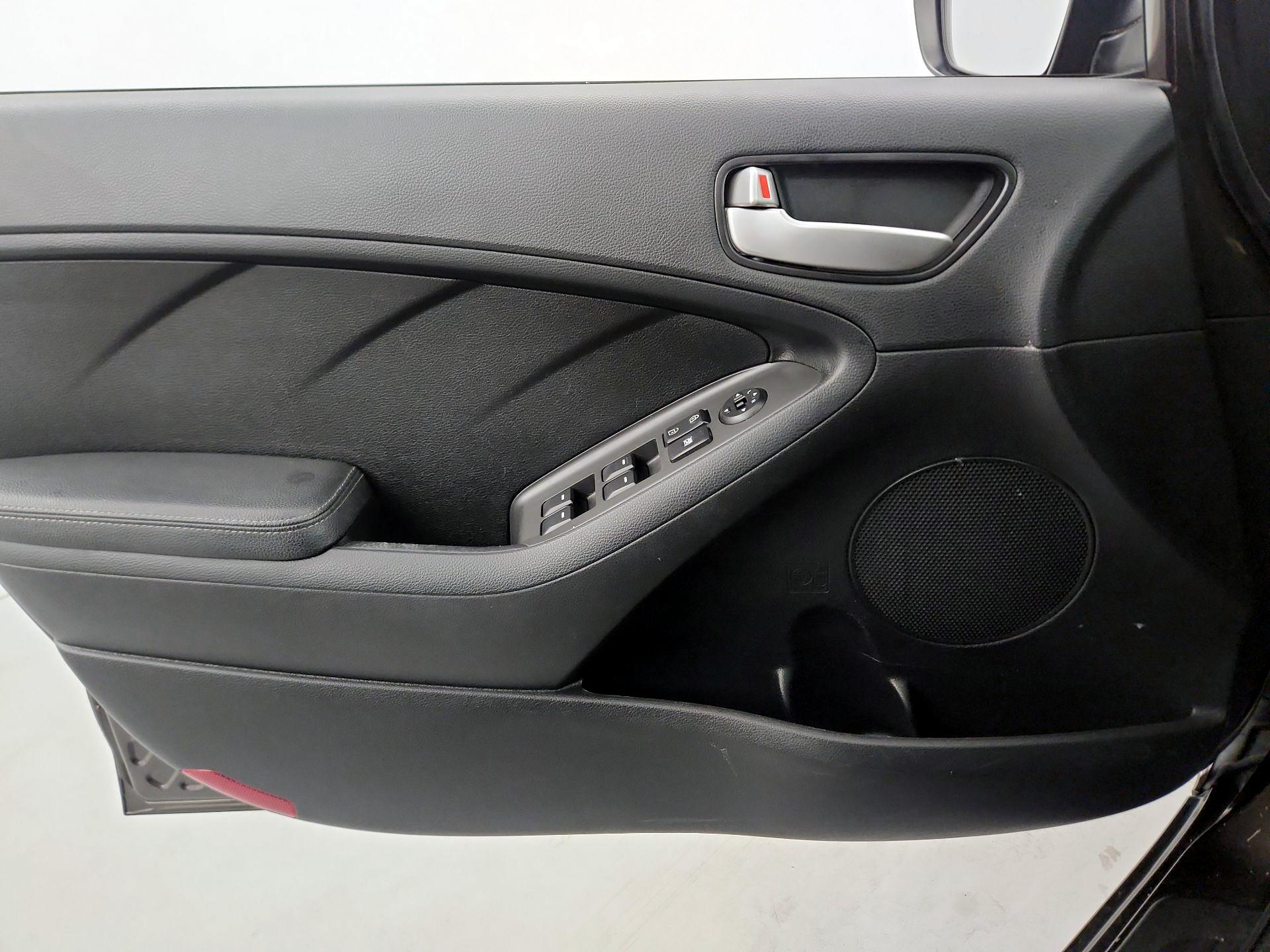 Thumbnail: 2018 Kia Forte - 12